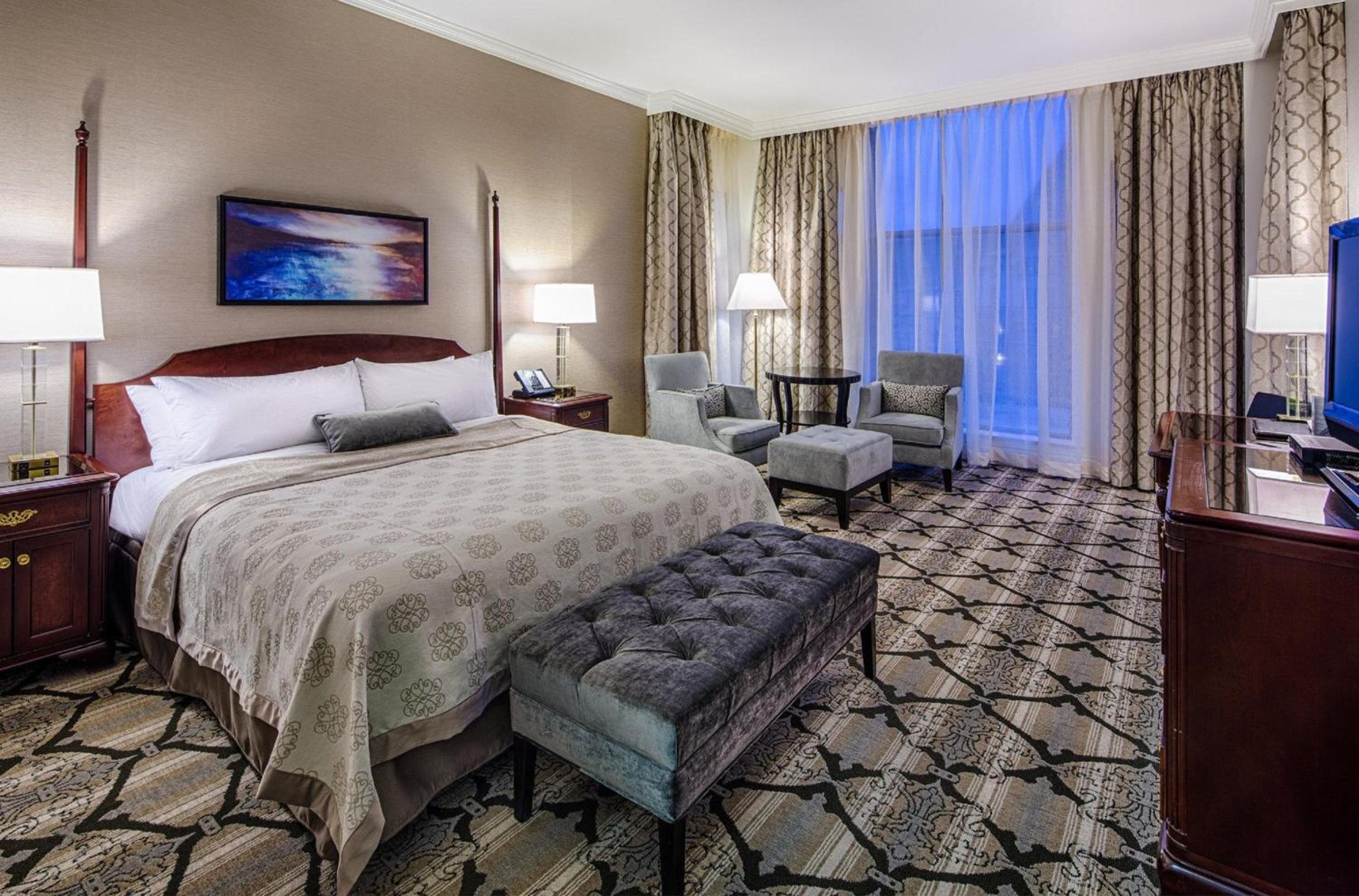 Deluxe Corner Room - Photo 2