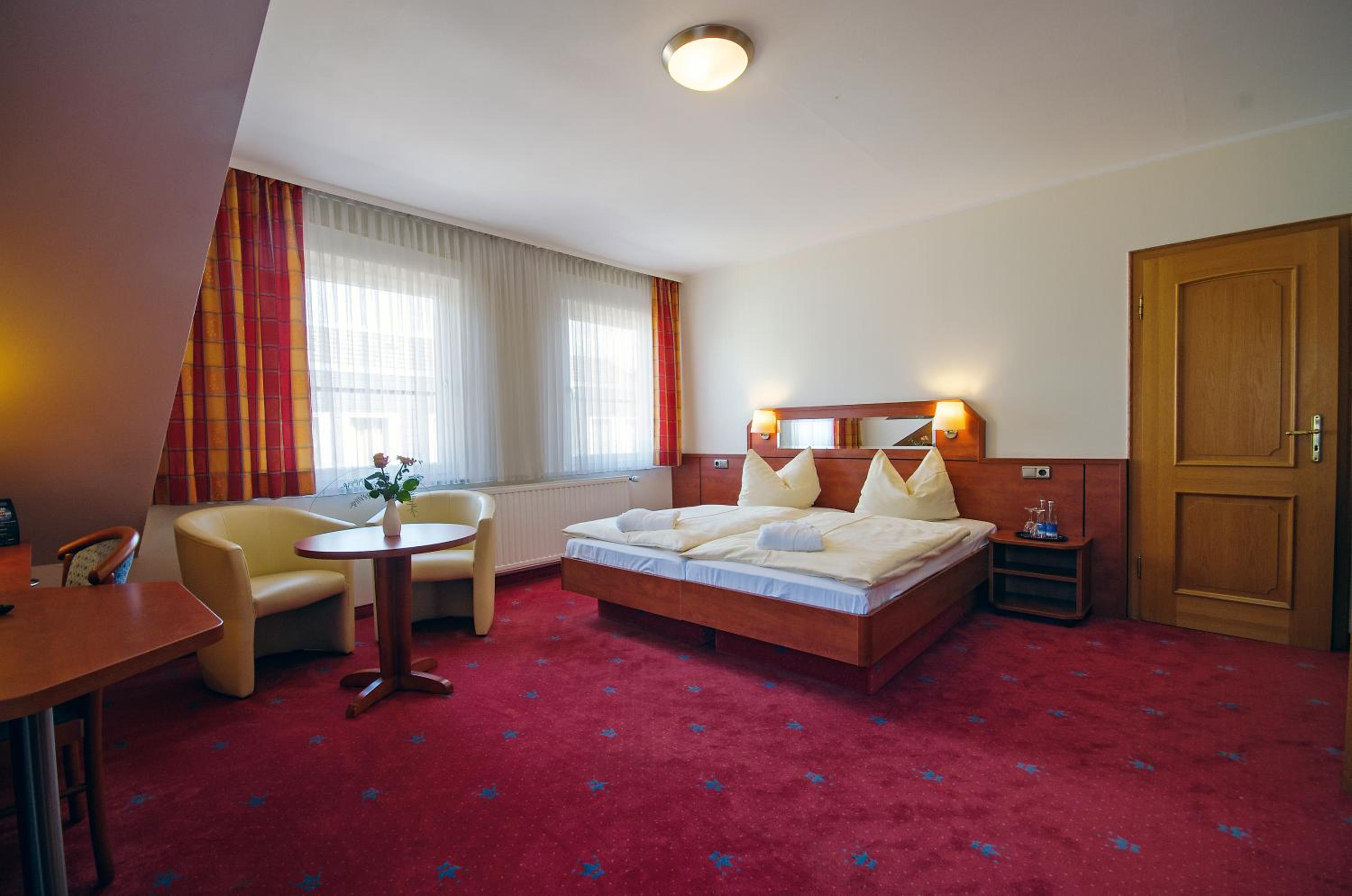 Large Double or Twin Room - Photo 1