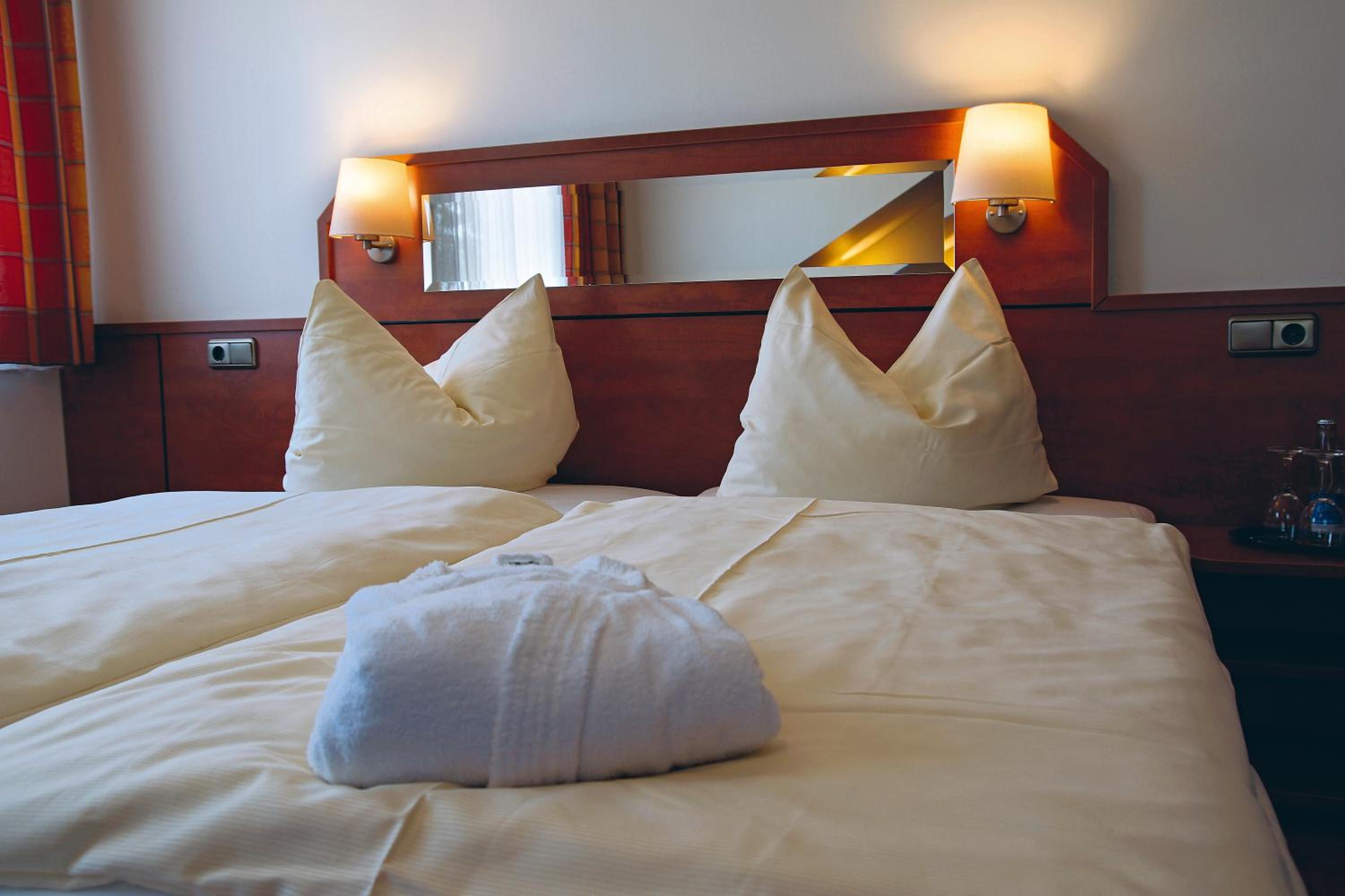 Large Double or Twin Room - Photo 5