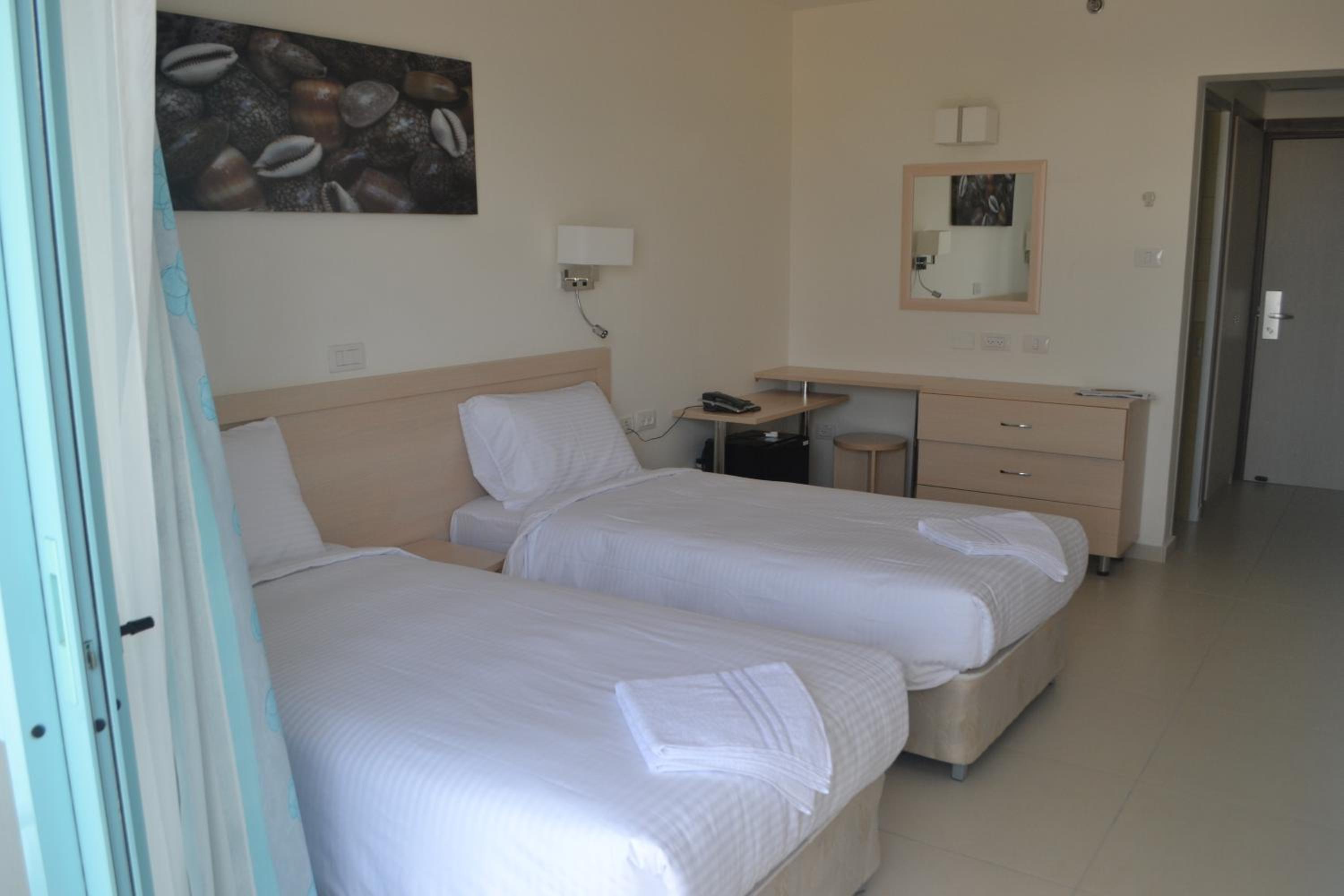 Double or Twin Room with Balcony photo 2