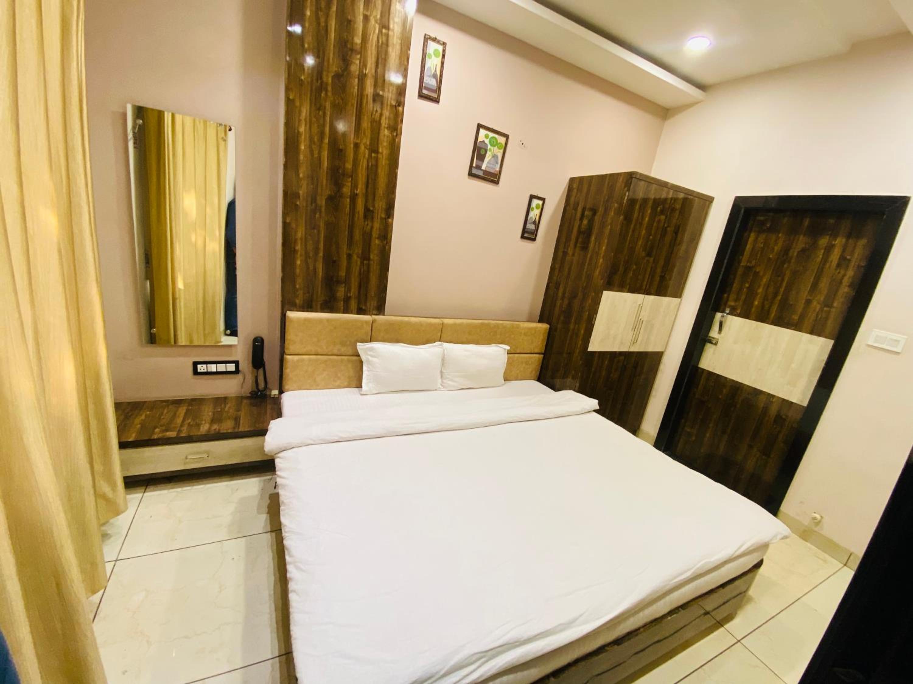 Budget Double Room photo 2