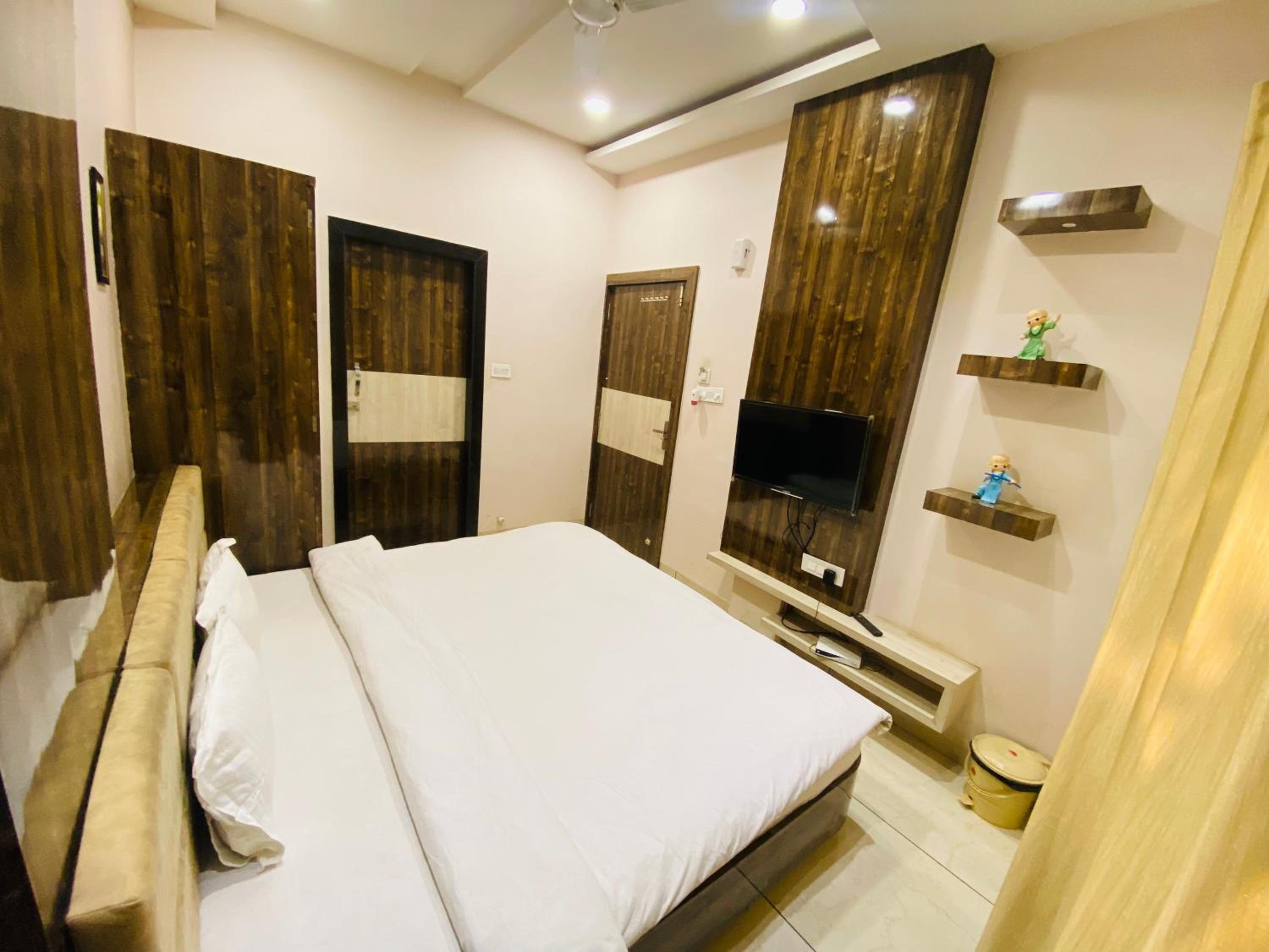 Budget Double Room photo 3