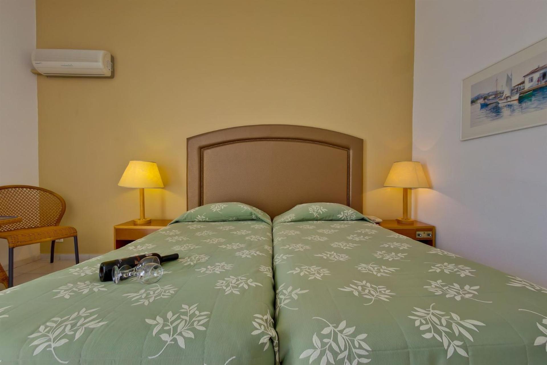 Chambre Double ou Lits Jumeaux - Vue sur Jardin