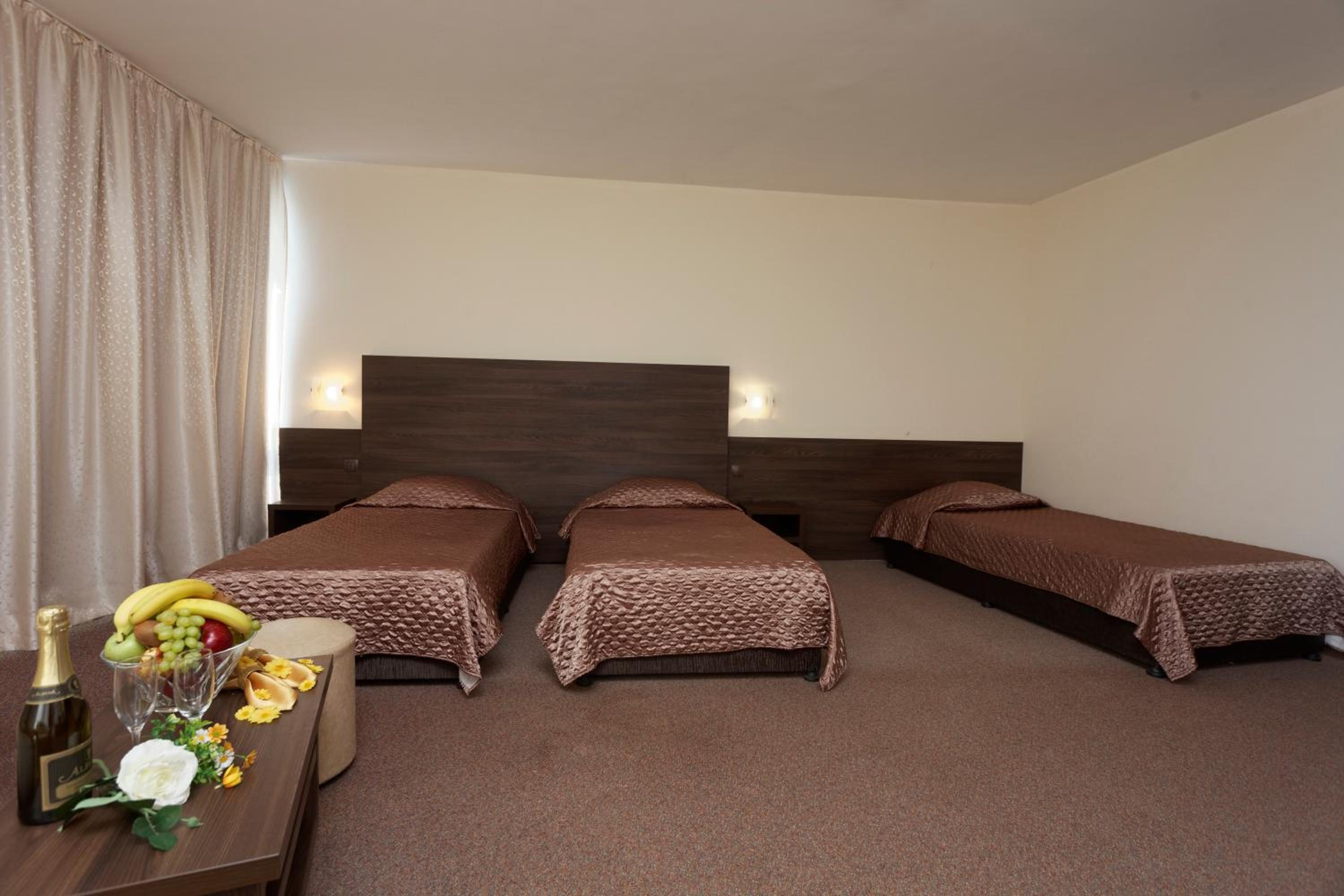 Double Room with Balcony and Park View (2 Adults) - Photo 5