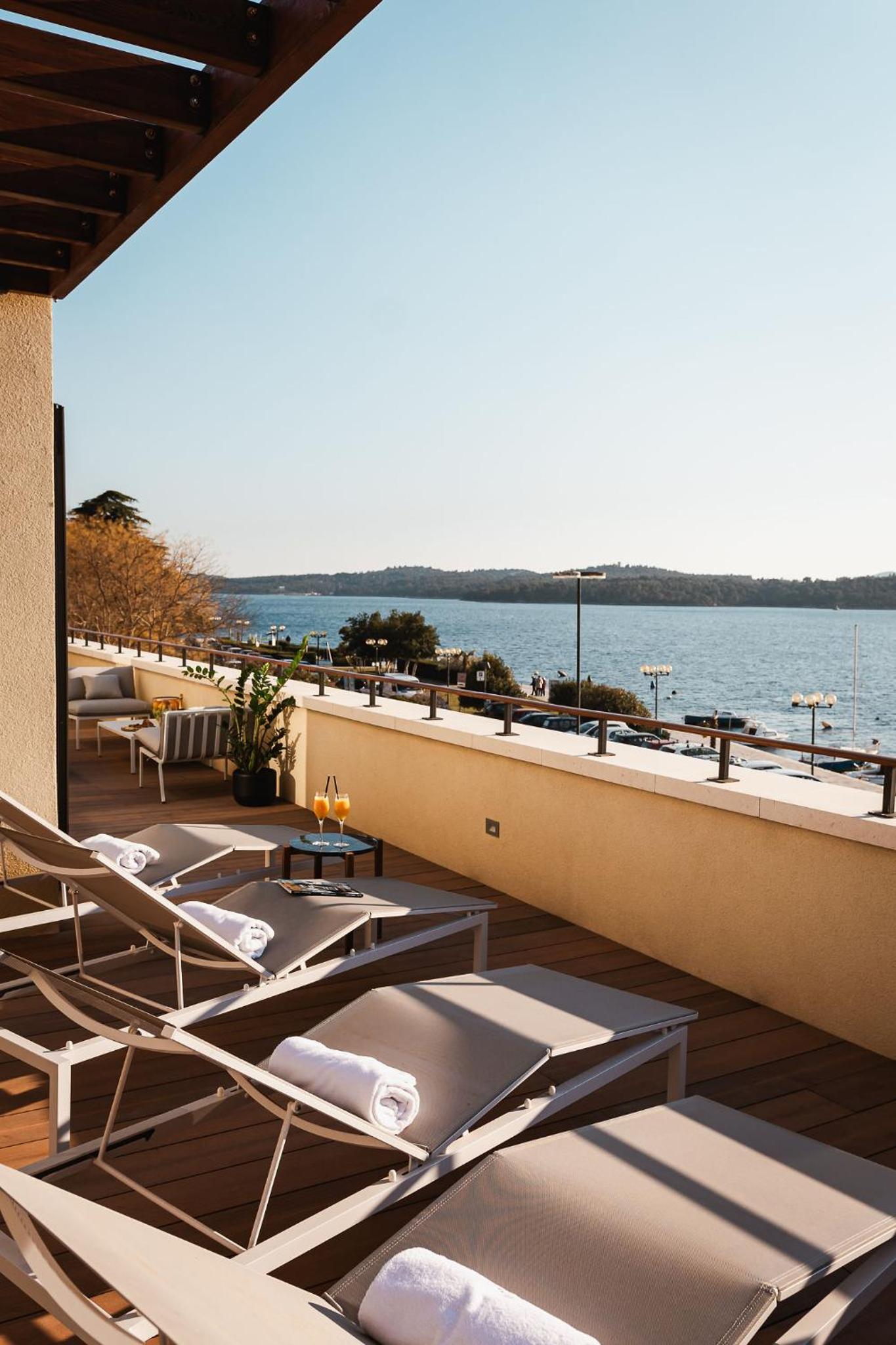 Luxury Three-Bedroom Apartment with Terrace and Sauna - Photo 15