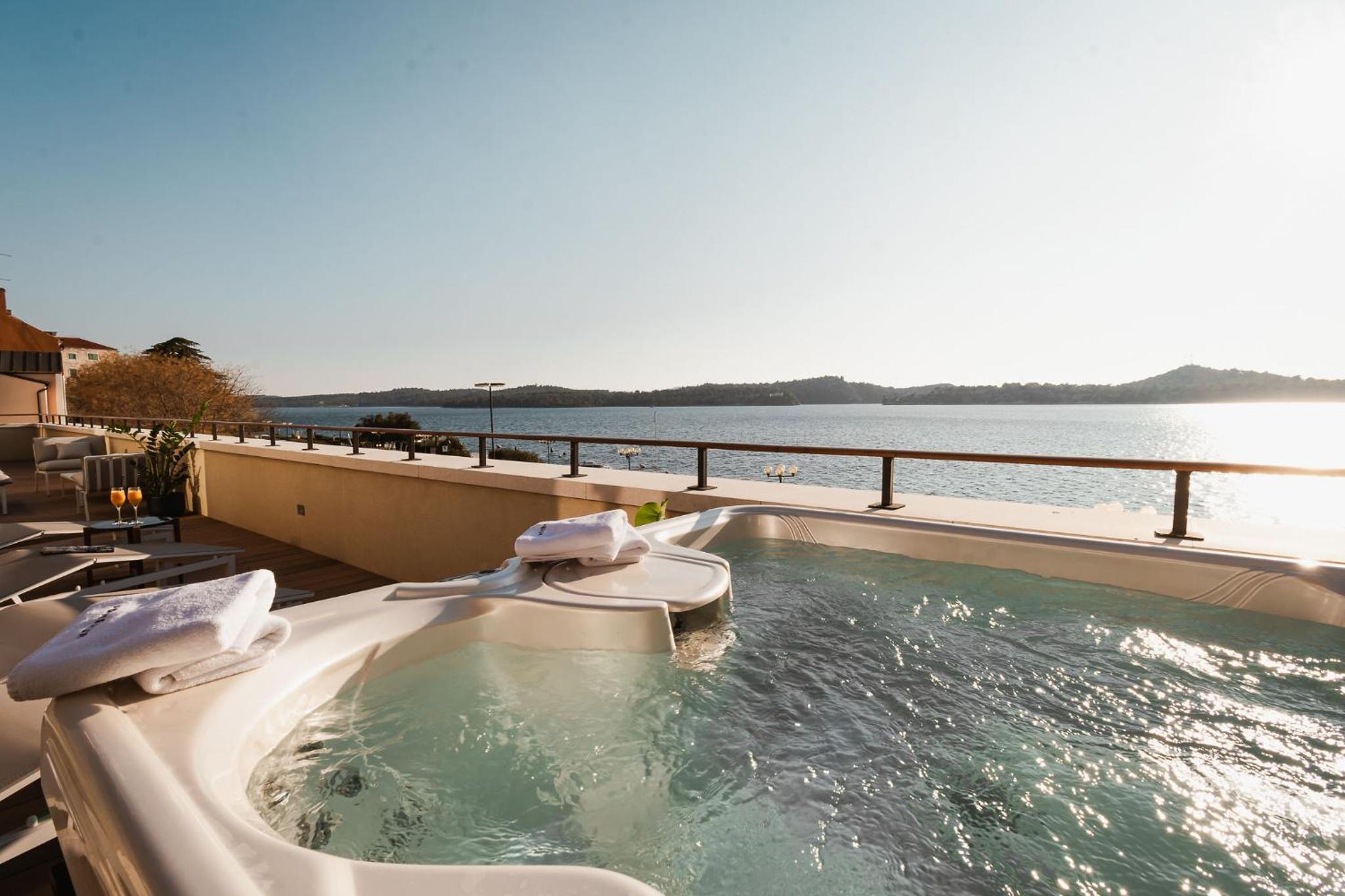 Luxury Three-Bedroom Apartment with Terrace and Sauna - Photo 14