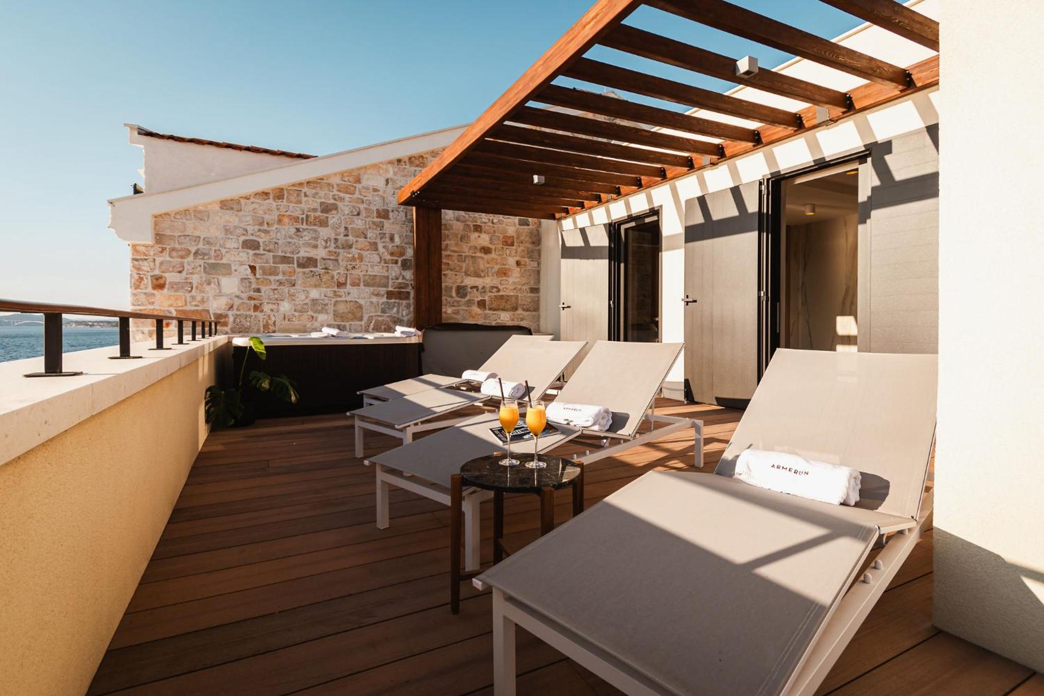 Luxury Three-Bedroom Apartment with Terrace and Sauna - Photo 17