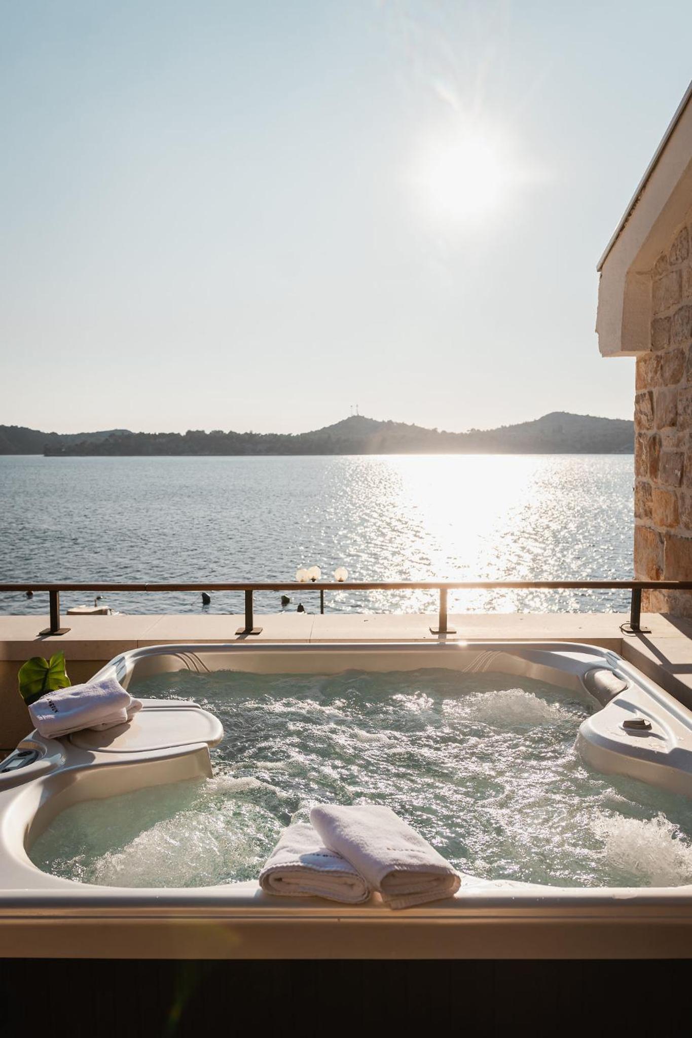 Luxury Three-Bedroom Apartment with Terrace and Sauna - Photo 16