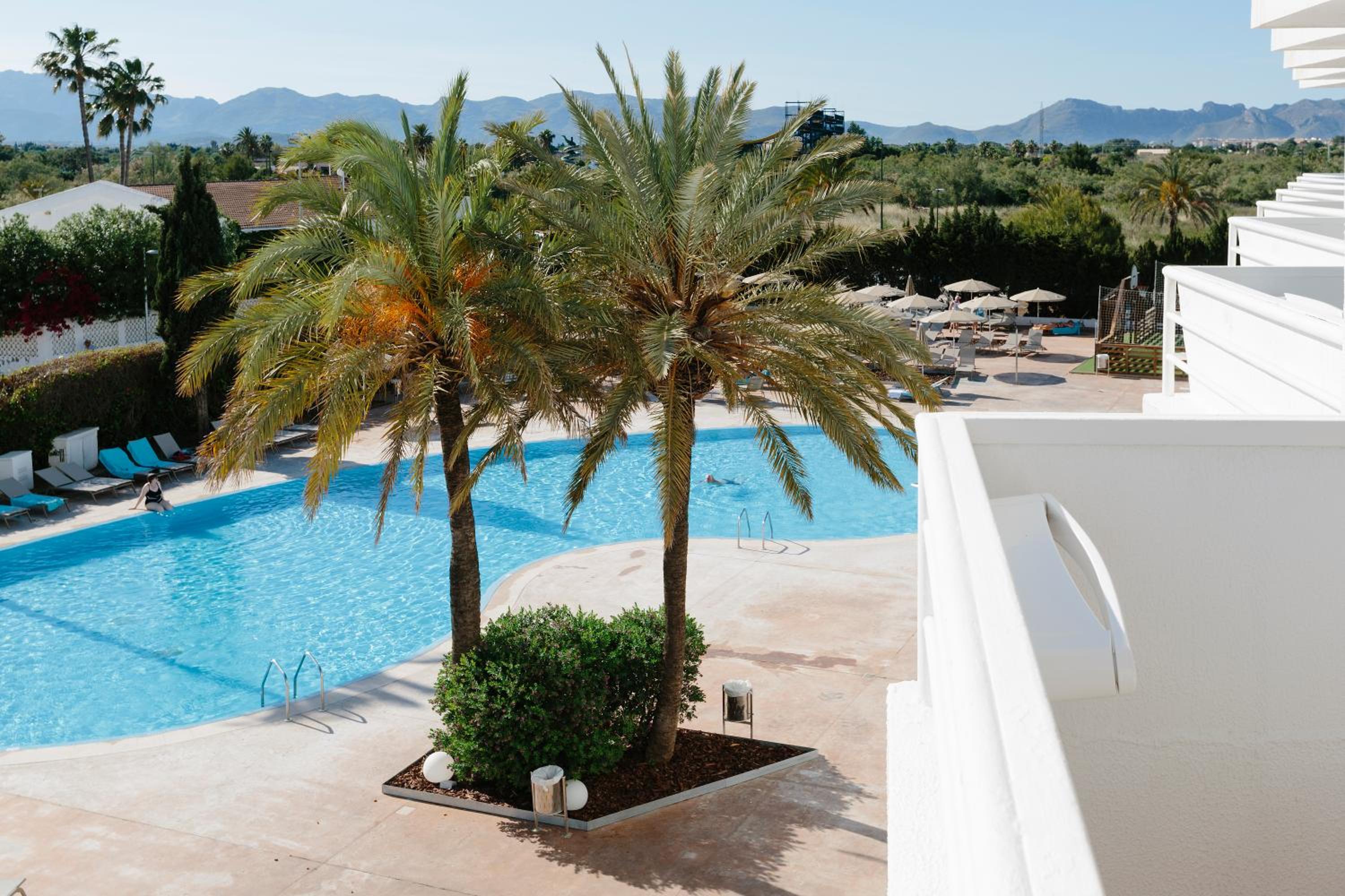 Habitación Doble o con Dos Camas con Vista a la Piscina Habitación Doble o con Dos Camas con Vista a la Piscina