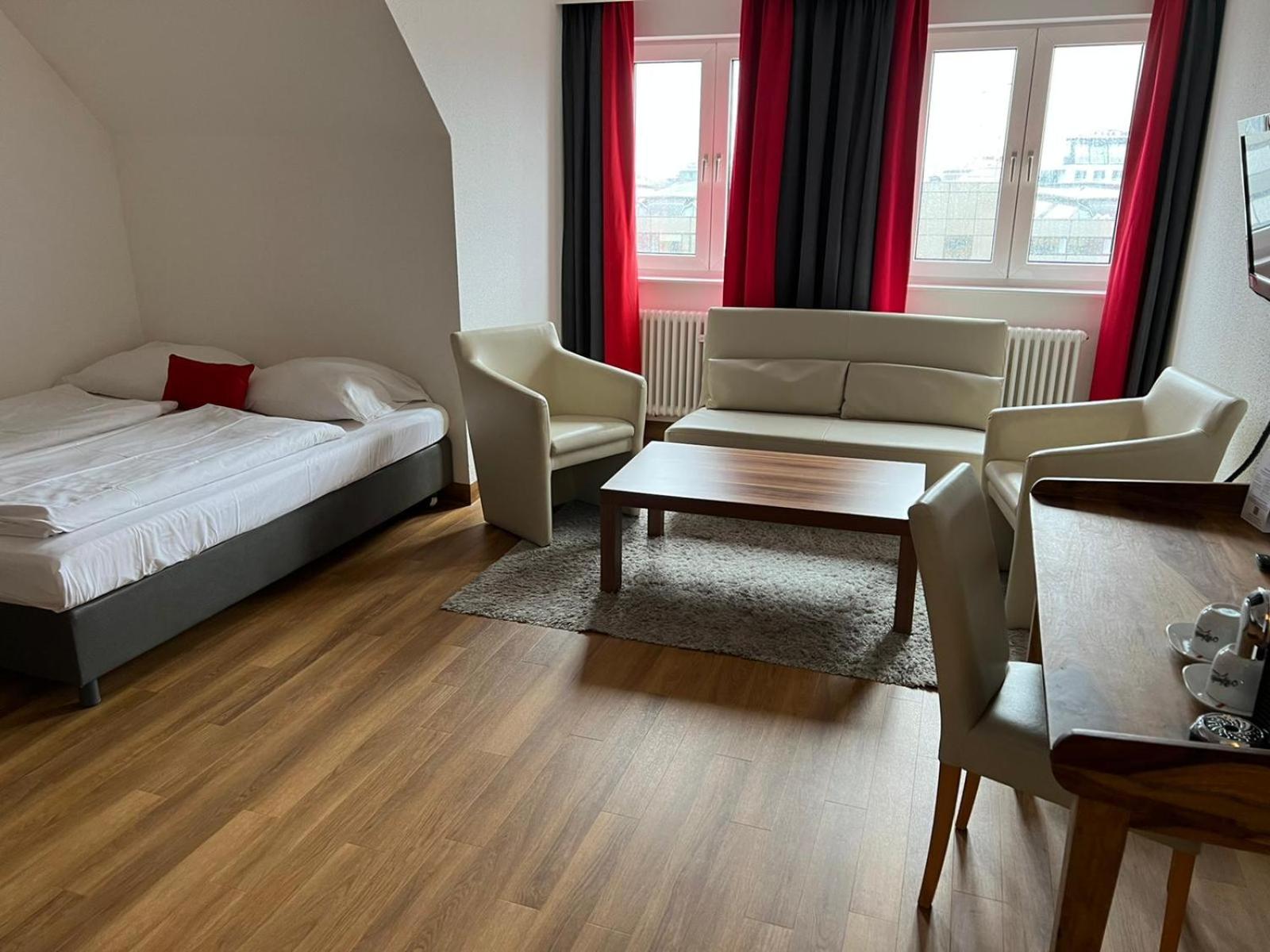 Family Room with One Double Bed and Two Single Beds - Photo 2