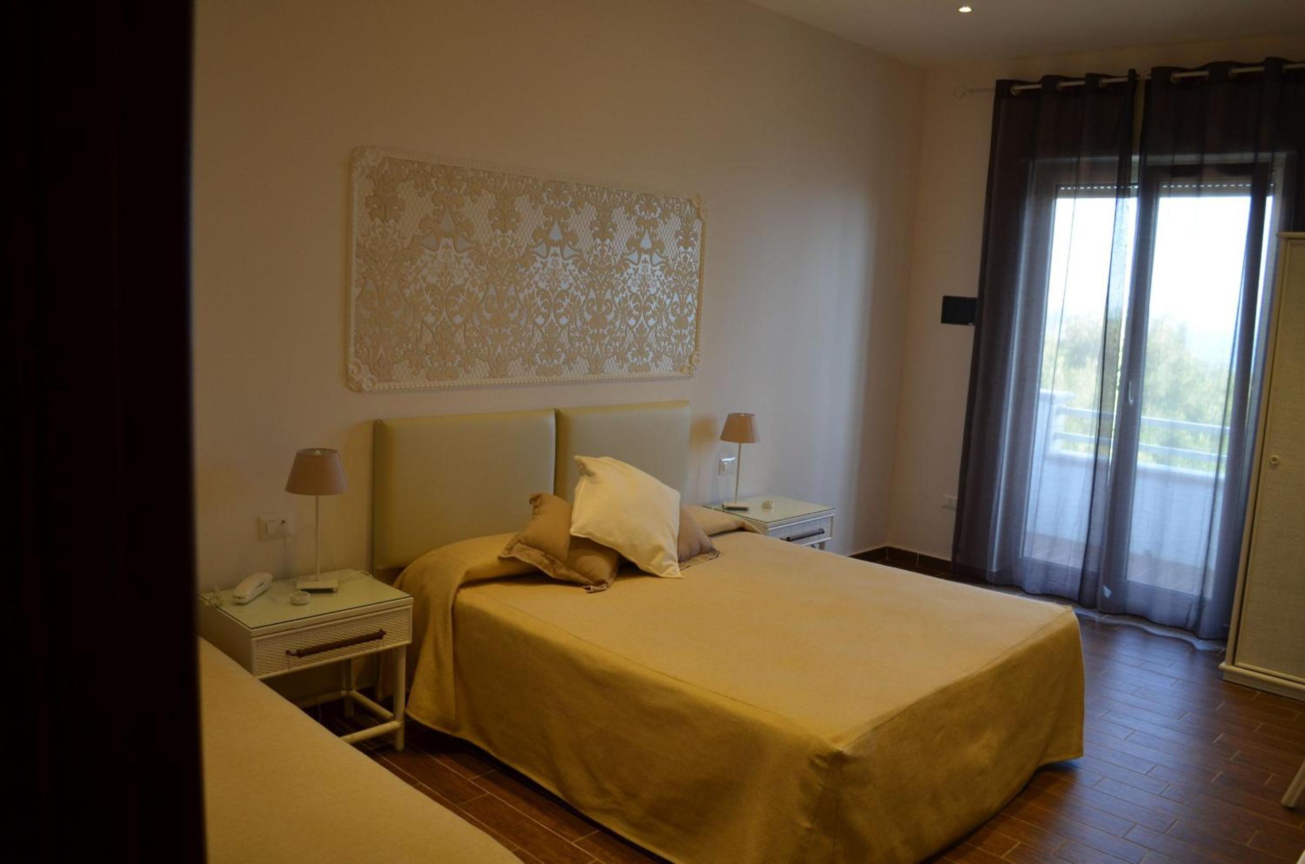 Quadruple Room with Sea View - Photo 5