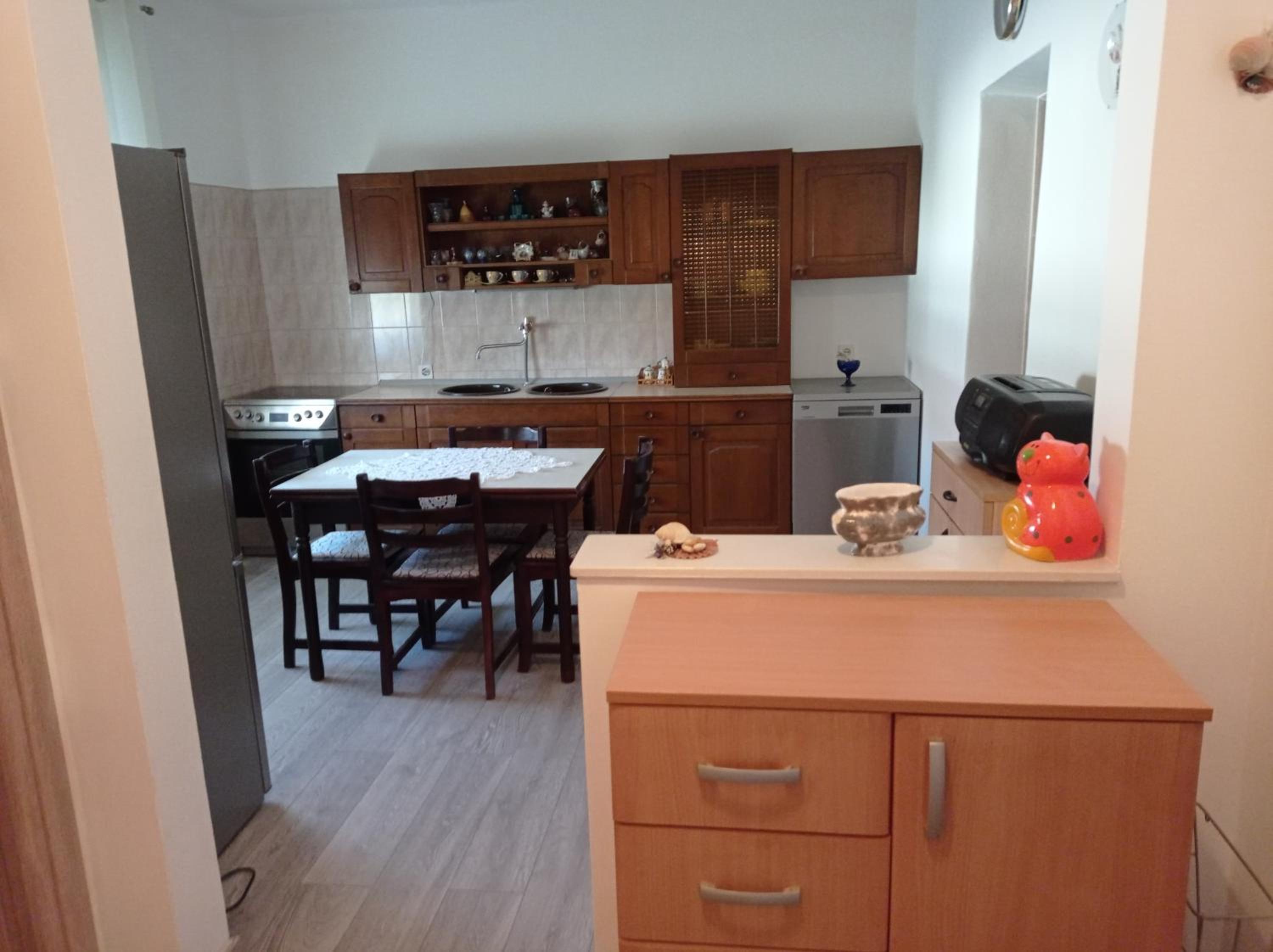One-Bedroom Apartment - Photo 2