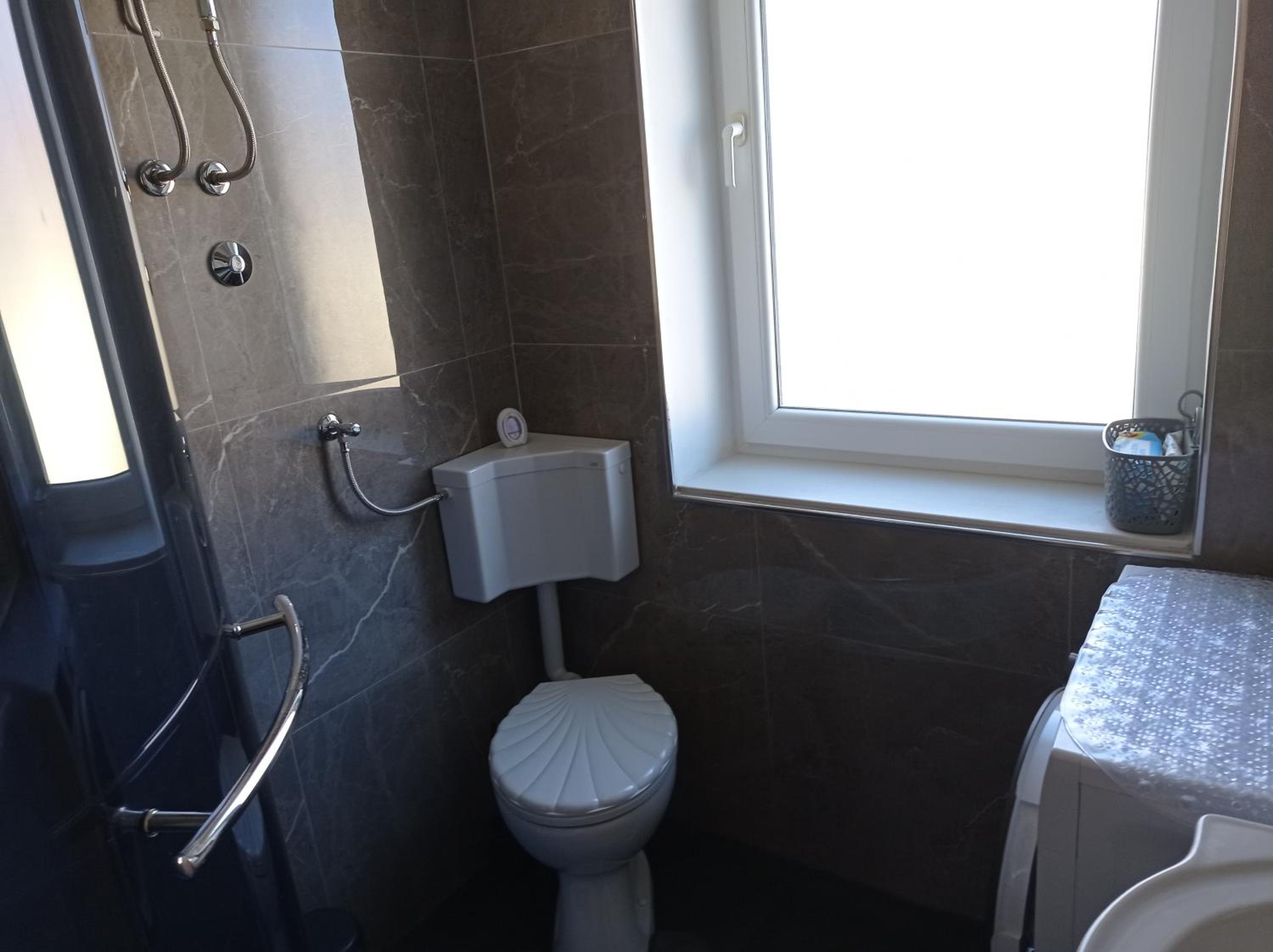 One-Bedroom Apartment - Photo 15