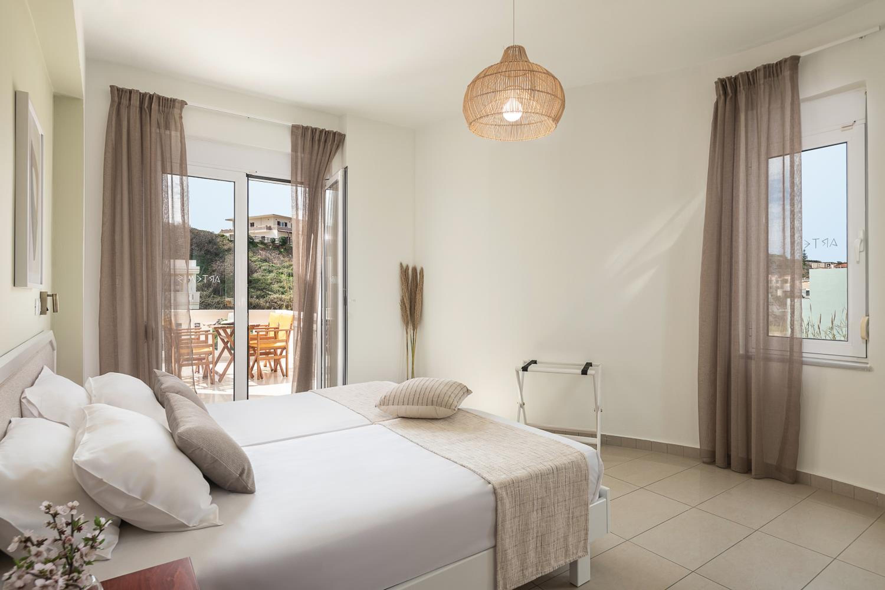 Deluxe Suite - Photo 12
