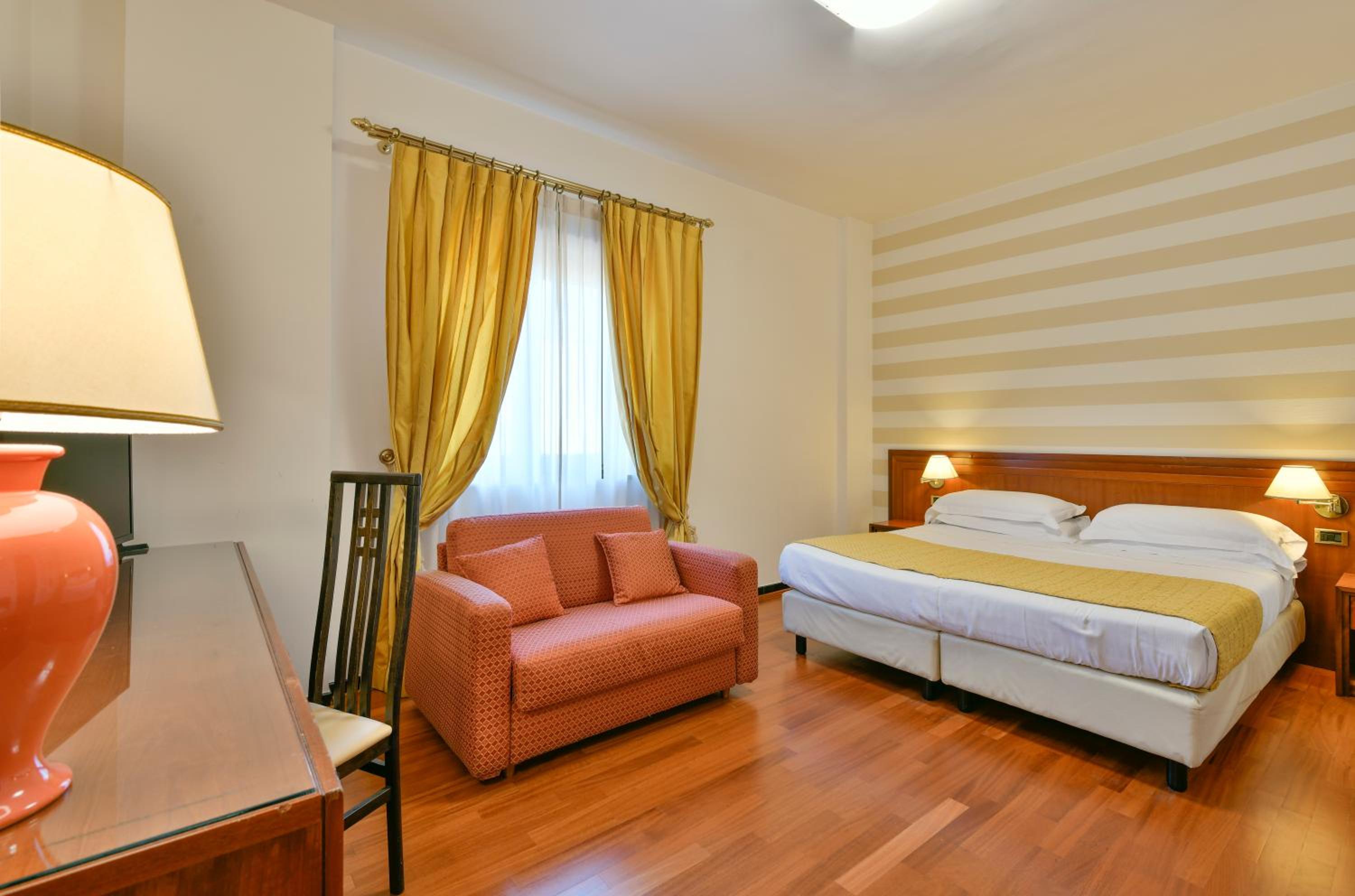 Standard Twin Room - Photo 3