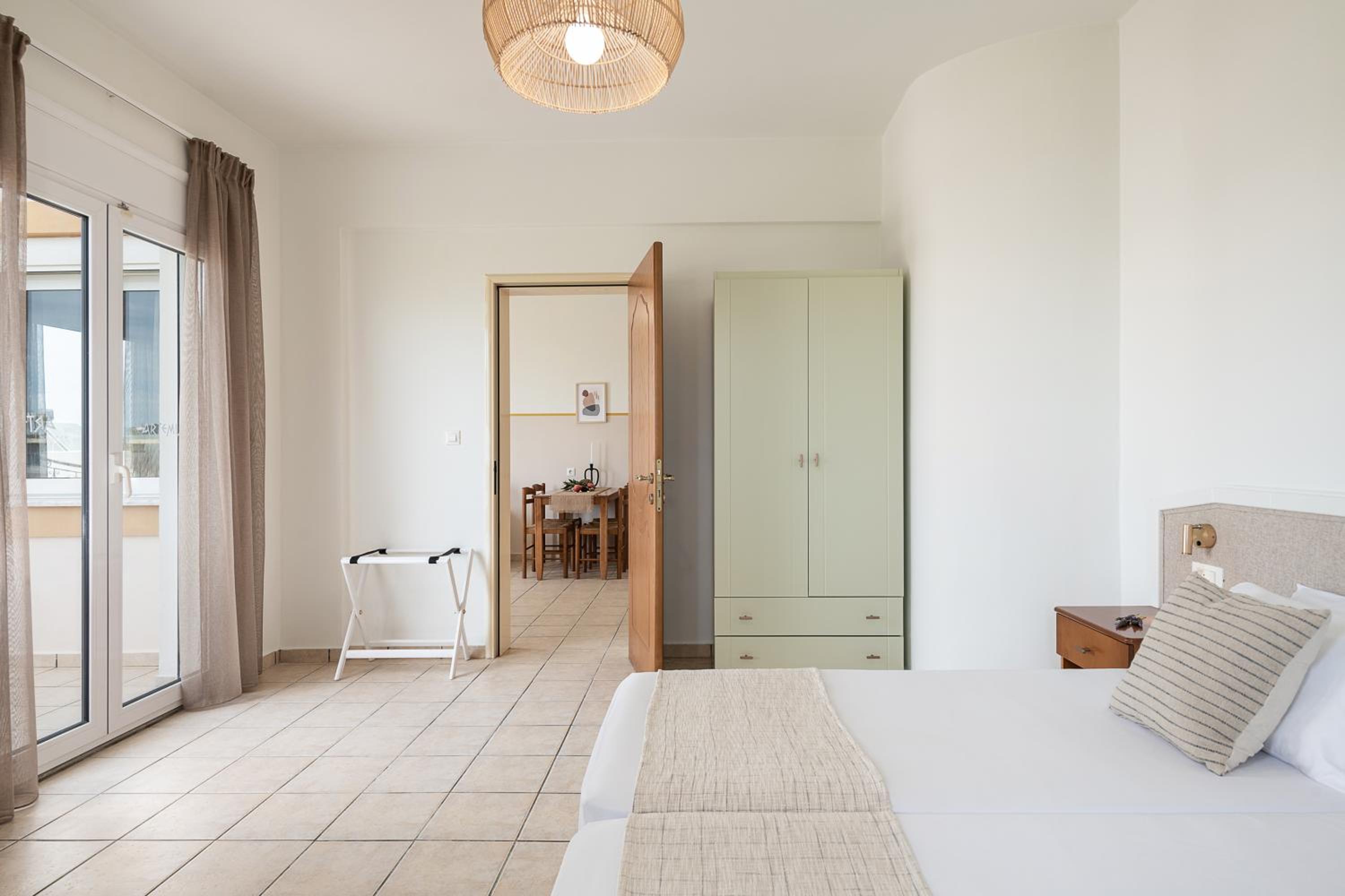 Suite with Pool View - Photo 3