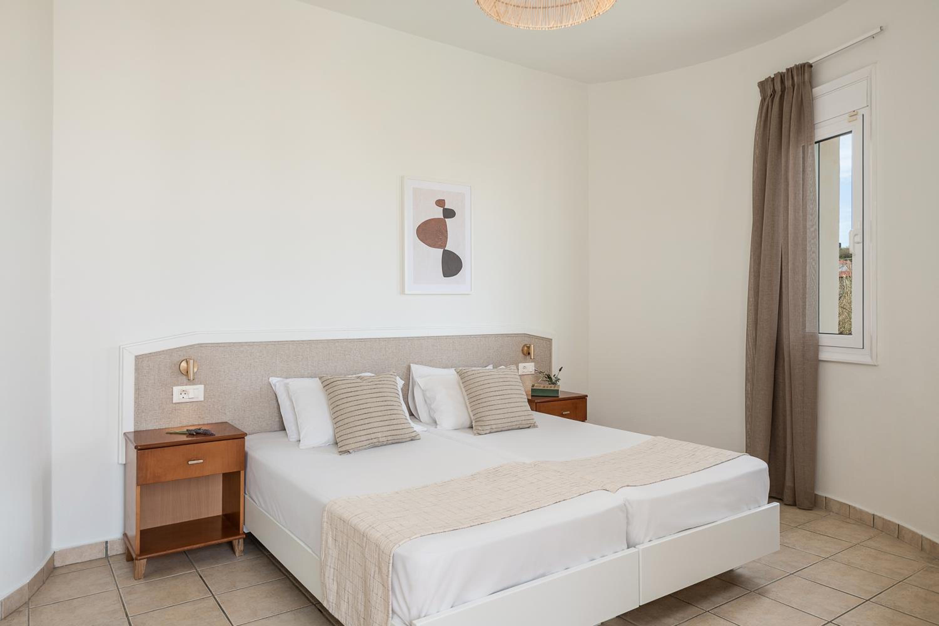 Suite with Pool View - Photo 5