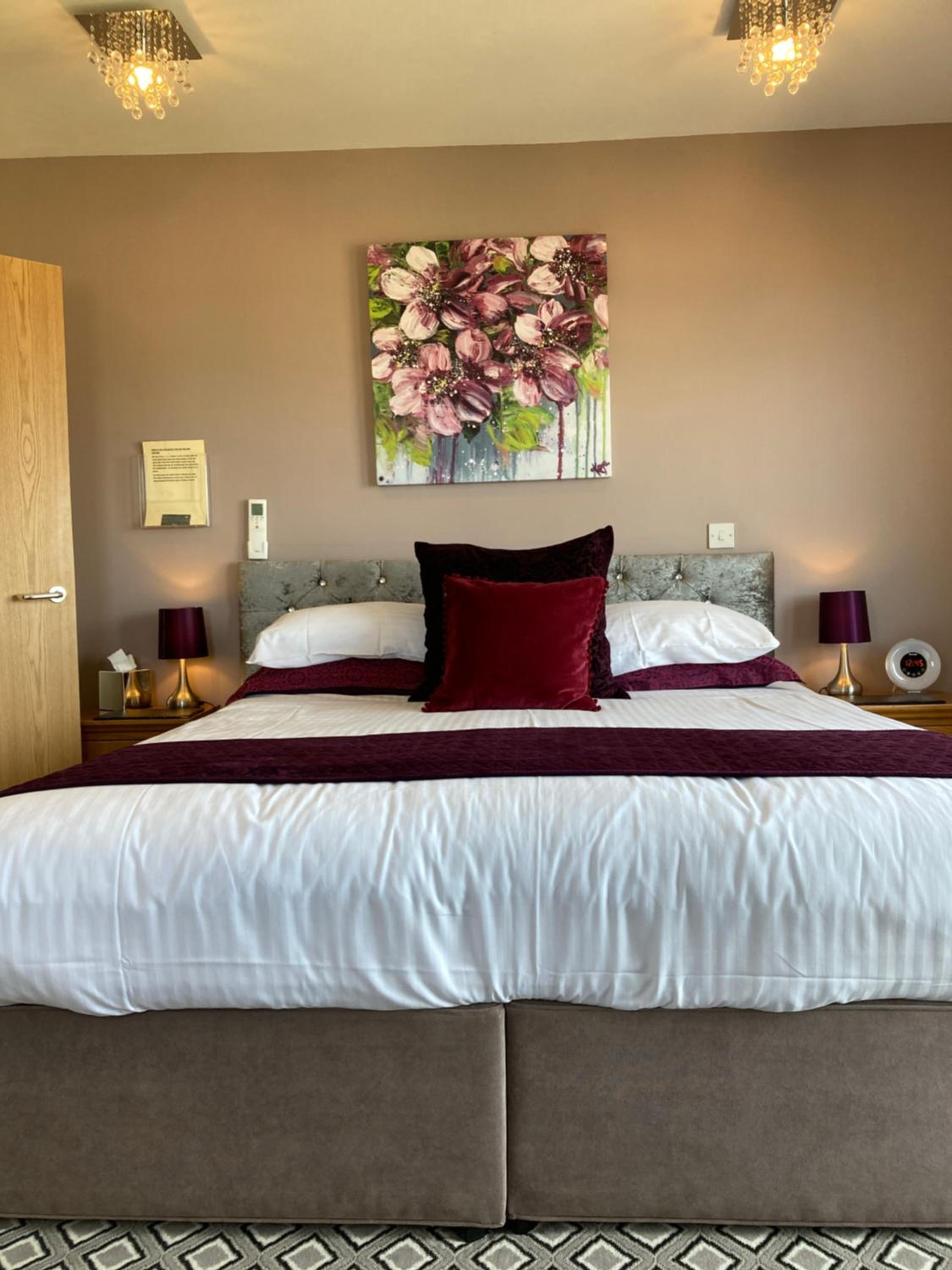 Deluxe Sea View Two Bedroom Family Suite with Balcony - Photo 10