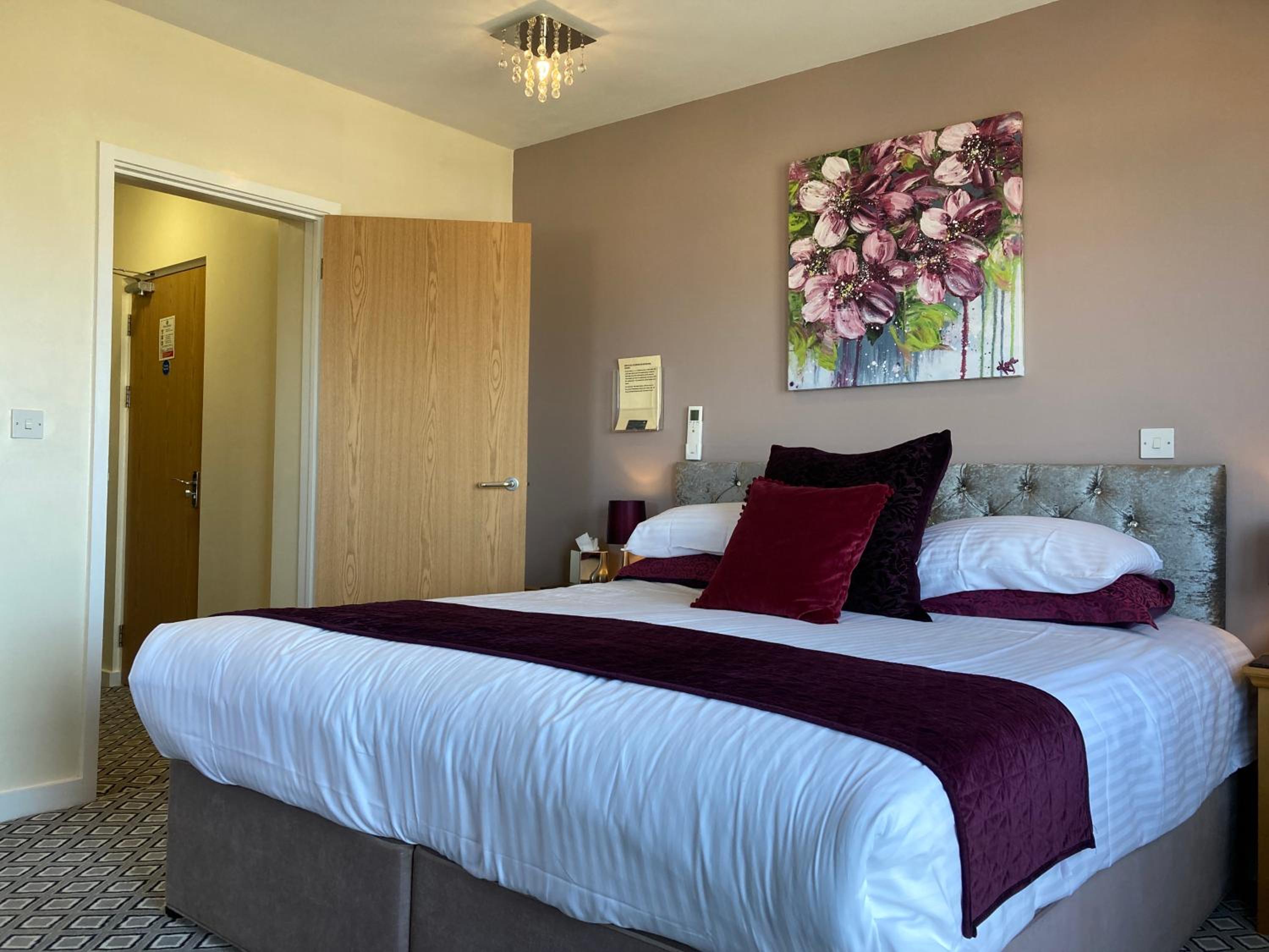 Deluxe Sea View Two Bedroom Family Suite with Balcony - Photo 1