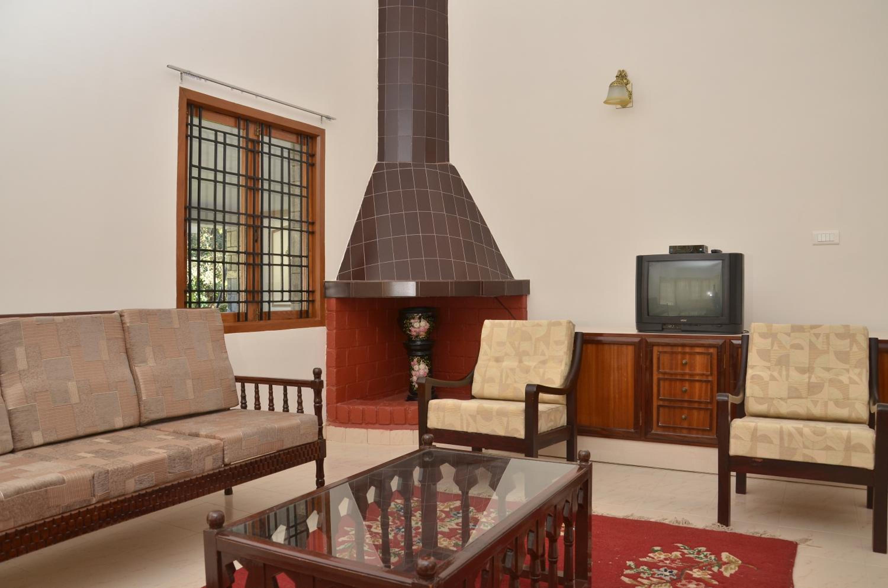 Deluxe Double Room (2 Adults + 1 Child) photo 3