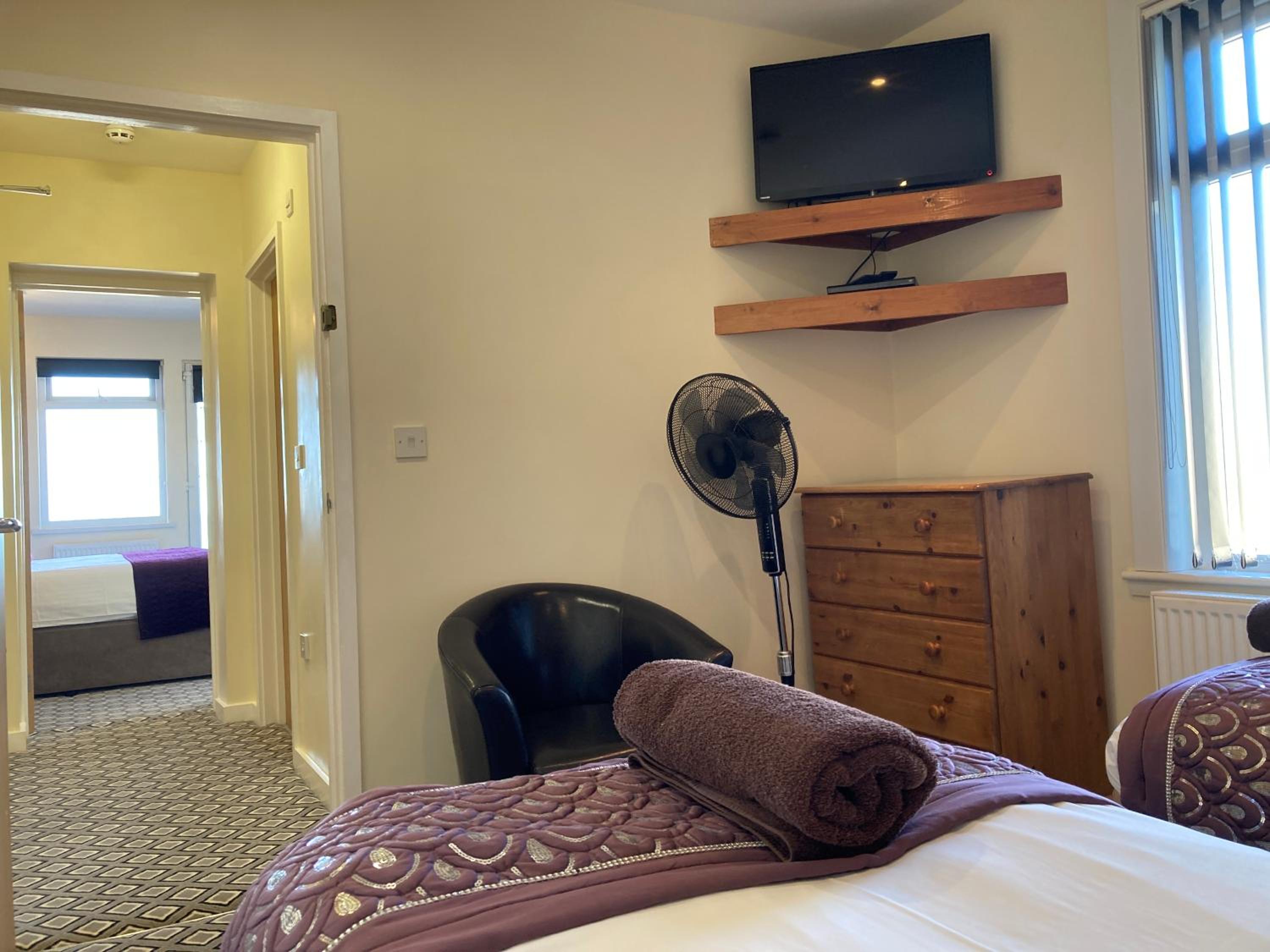 Deluxe Sea View Two Bedroom Family Suite with Balcony - Photo 16
