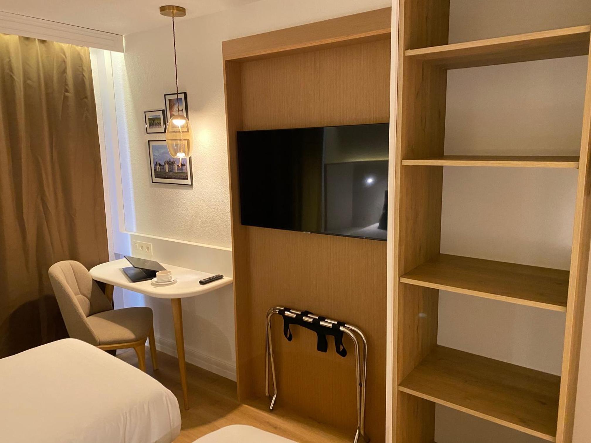 Double Room with Pool View photo 2