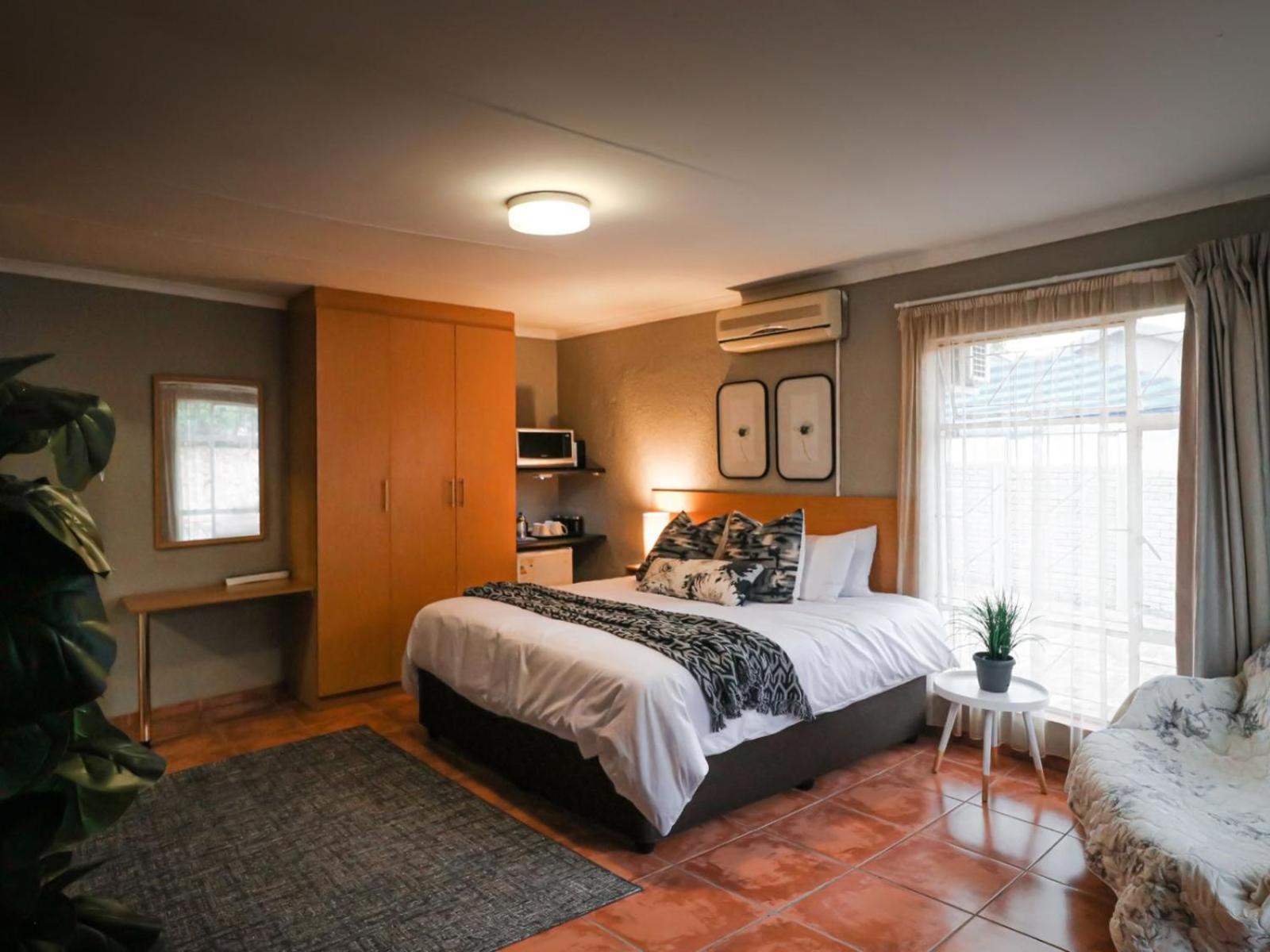 Executive King Room - Photo 16