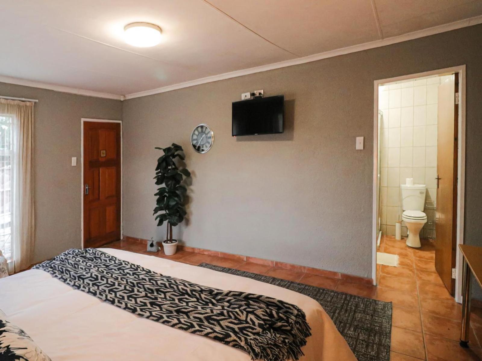 Executive King Room - Photo 14