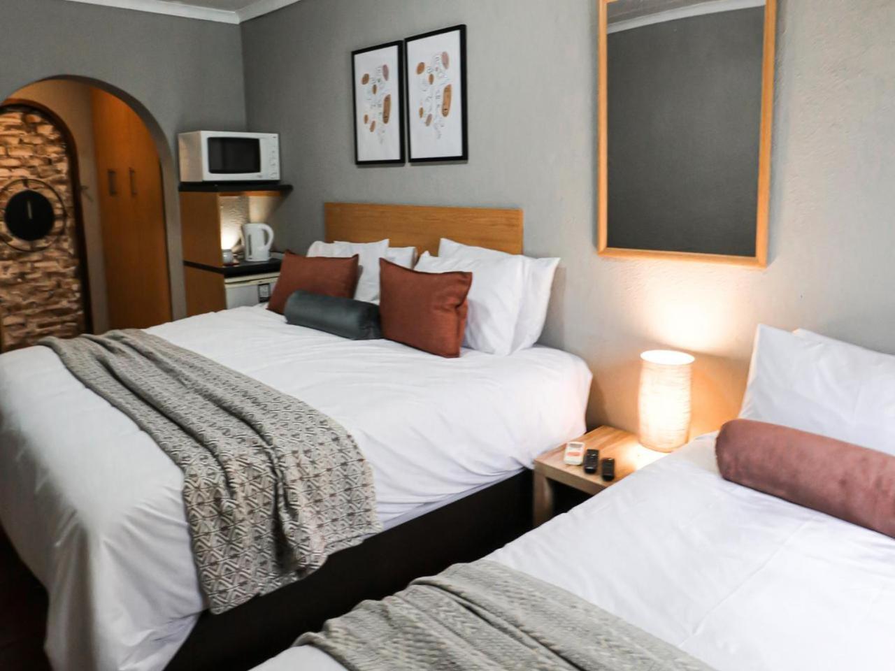 Executive King Room - Photo 17