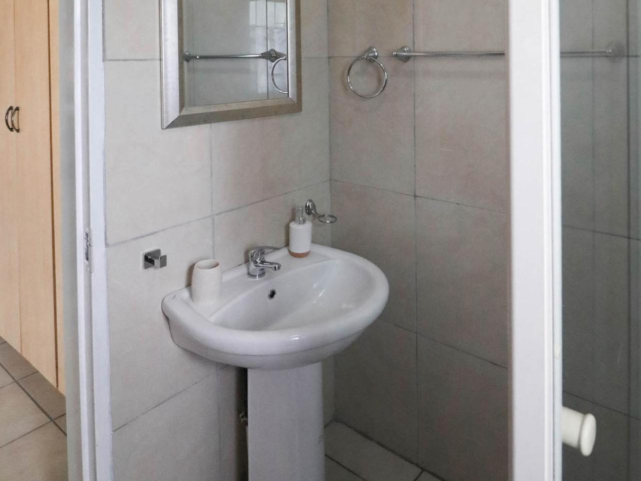 Executive King Room - Photo 19