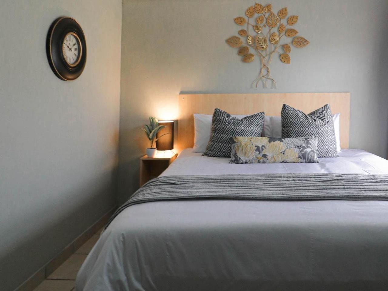 Executive King Room - Photo 22