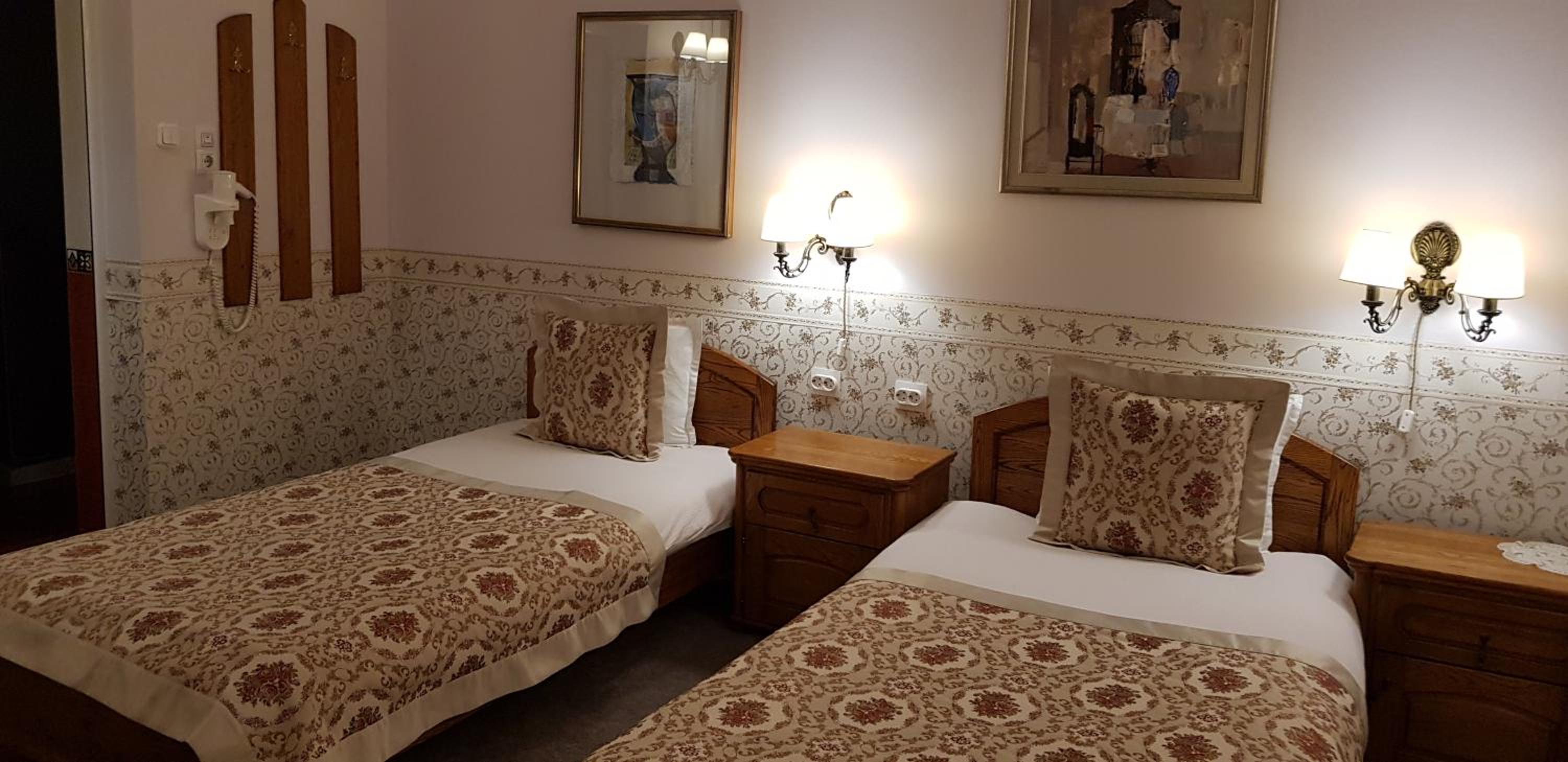Twin Room - Photo 9