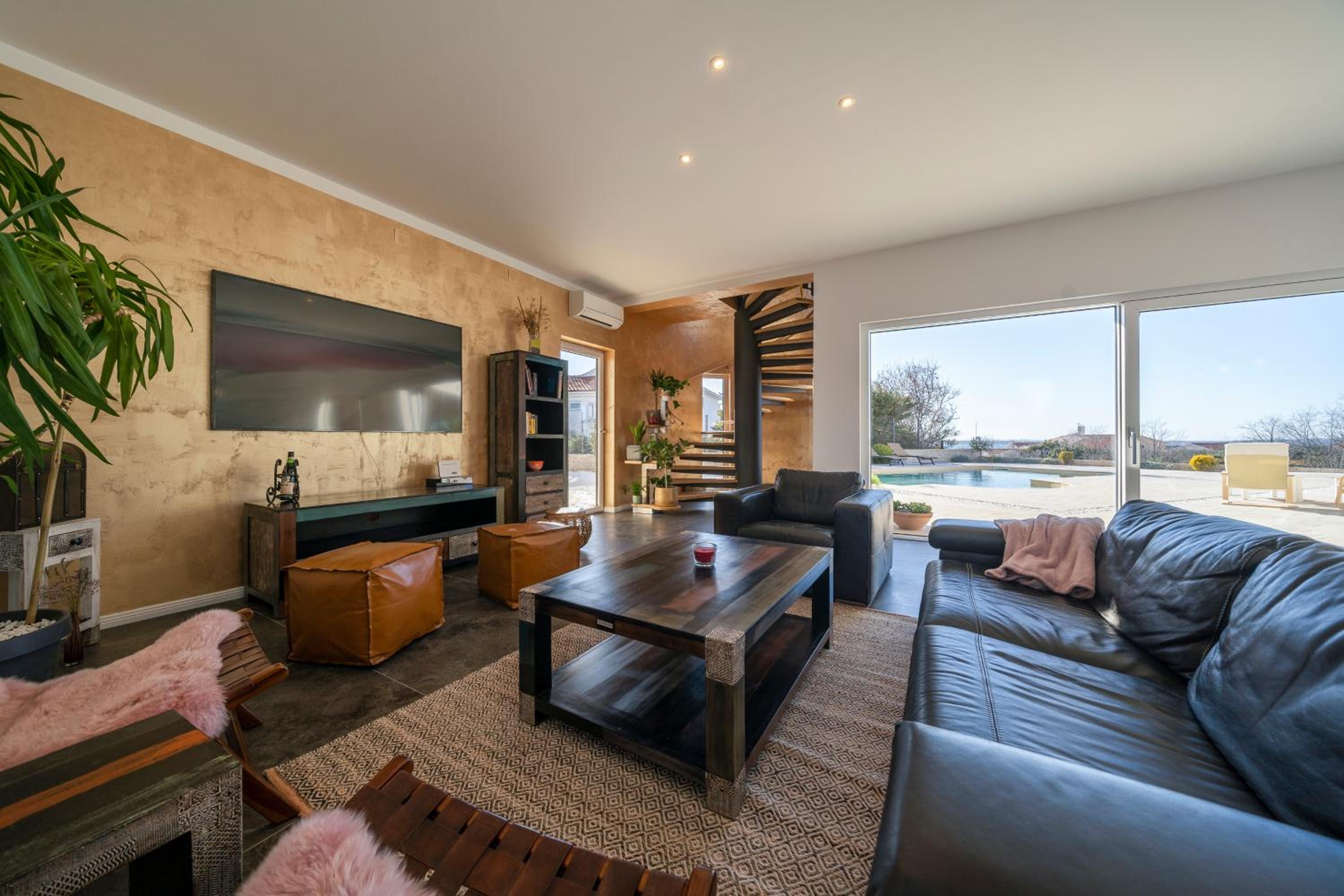 Villa photo 1