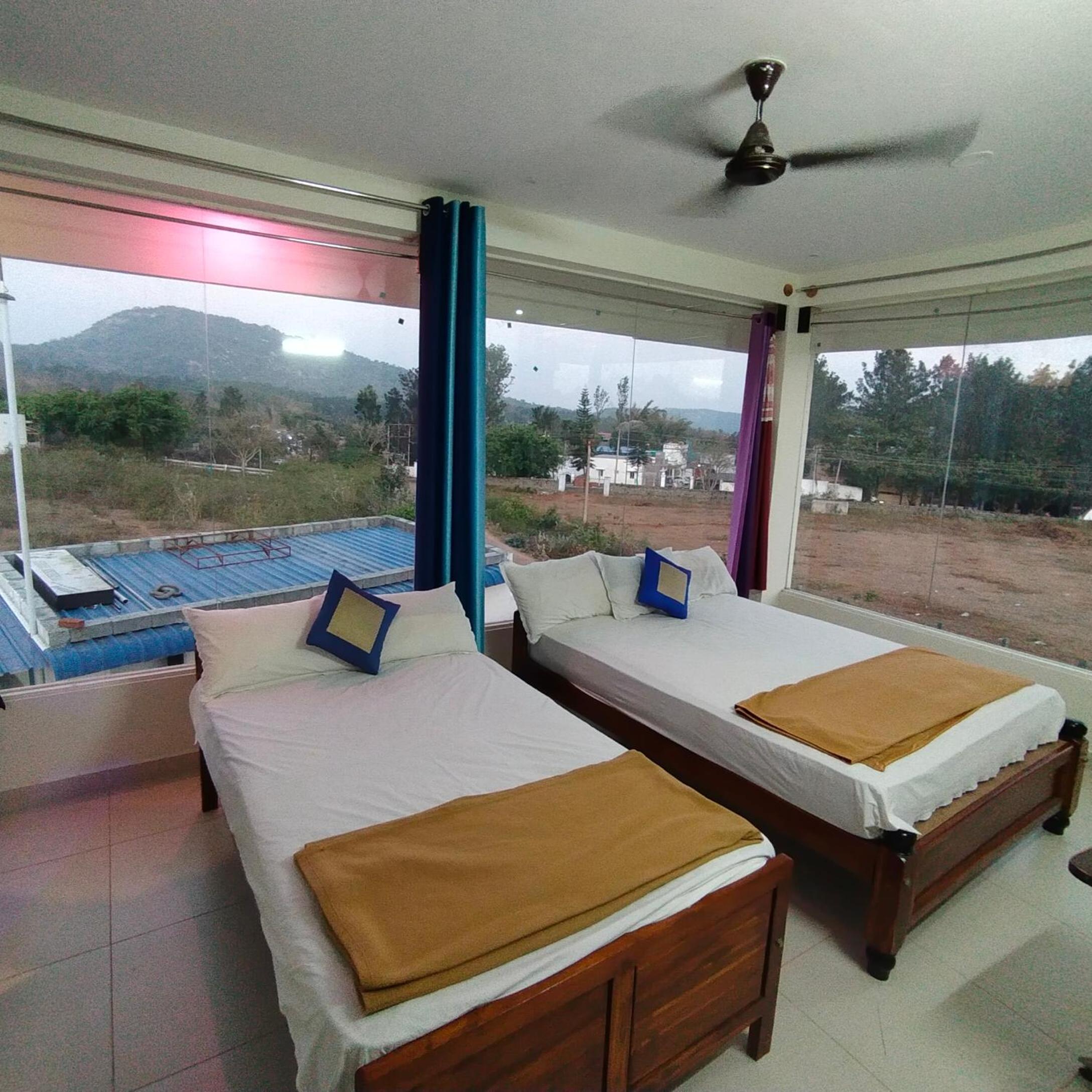 Family Room with Mountain View photo 1