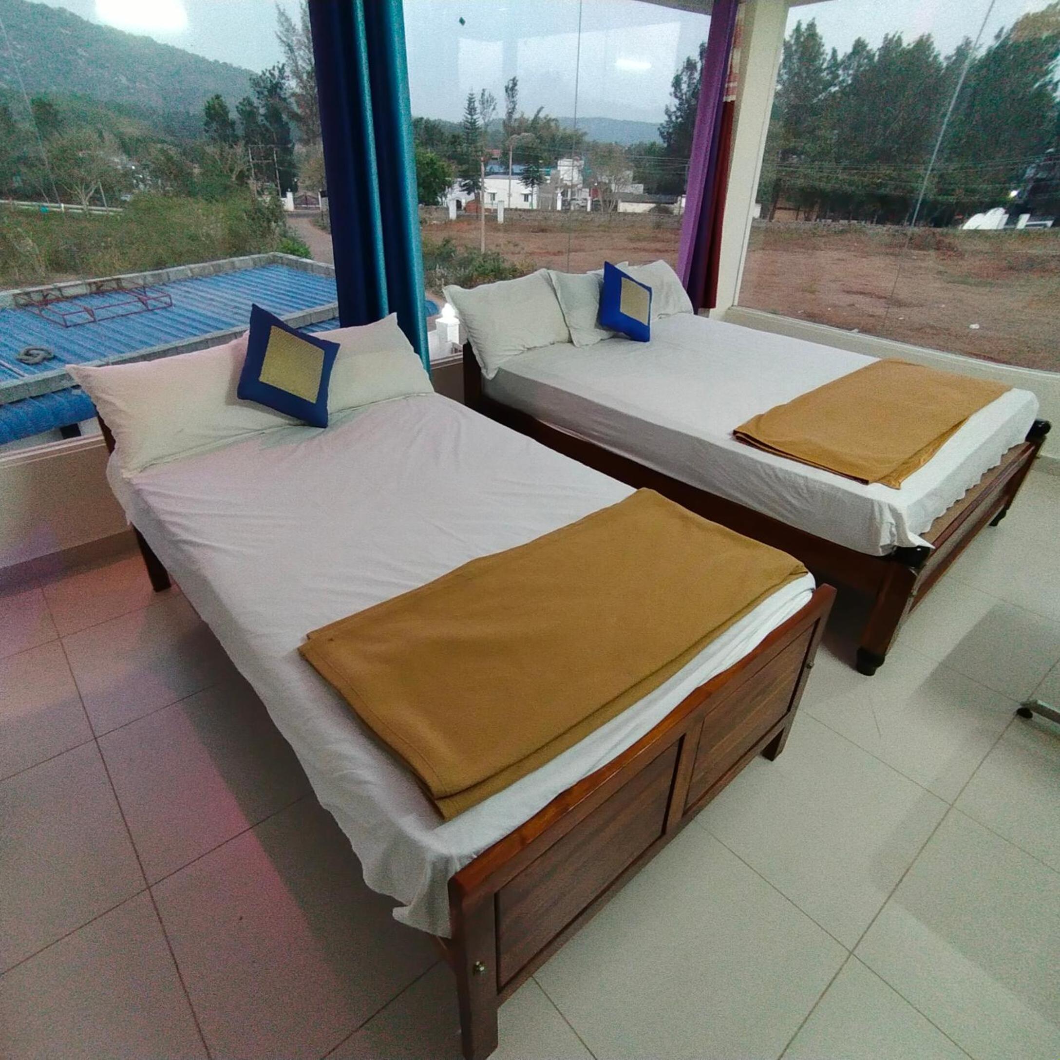 Family Room with Mountain View photo 2