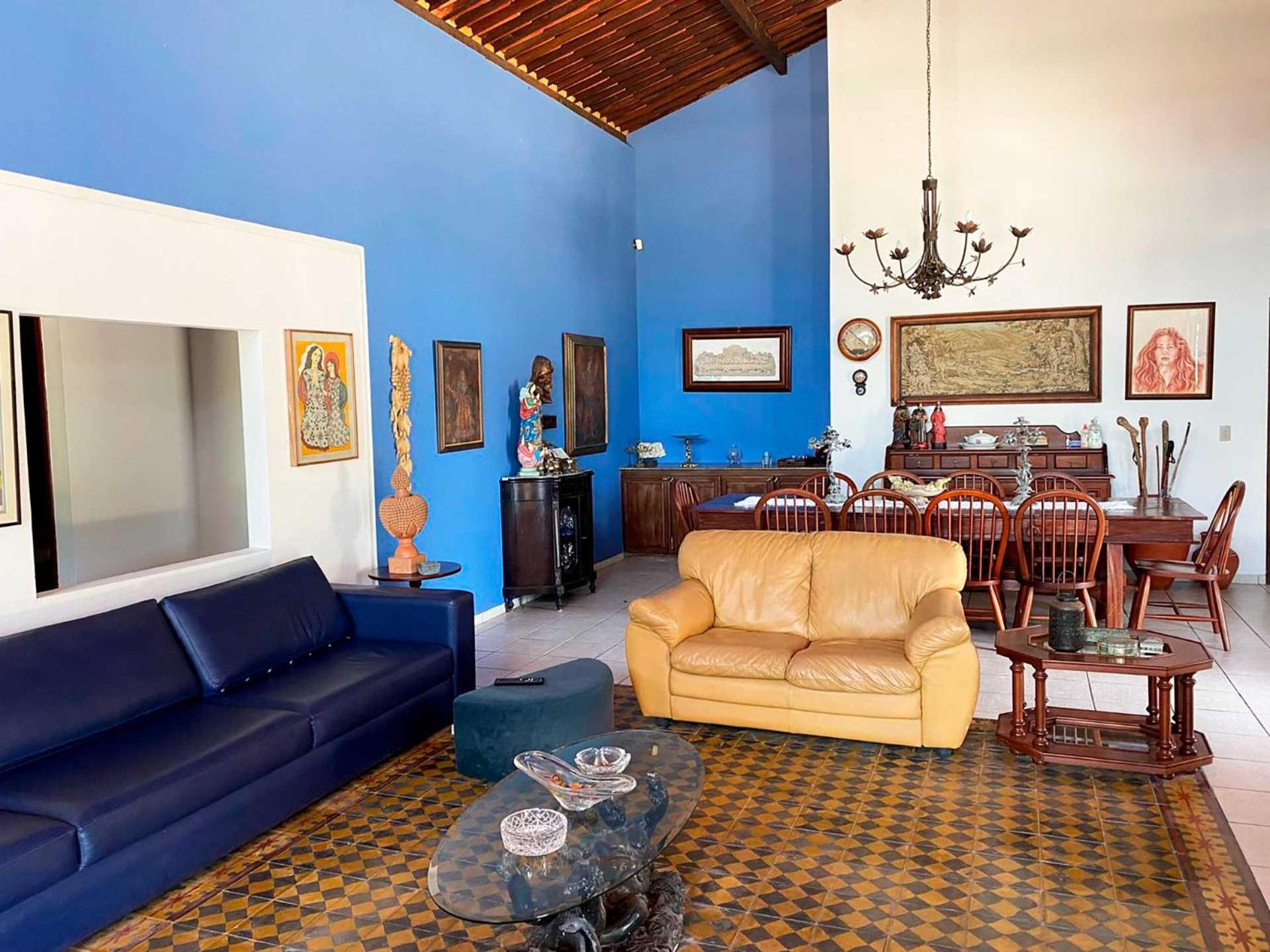 Six-Bedroom House photo 1