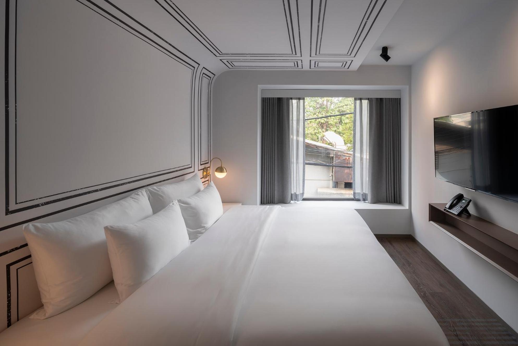 Deluxe King Room photo 2
