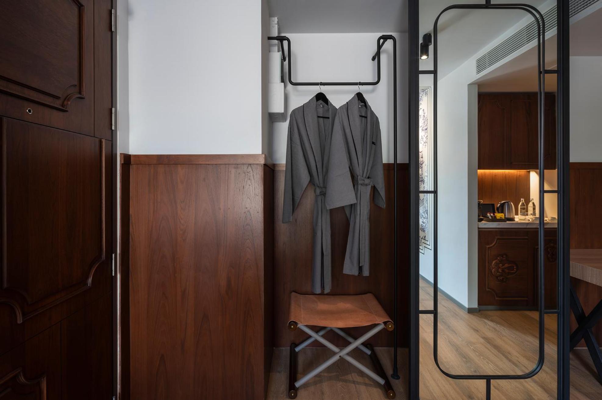 Deluxe King Room photo 2