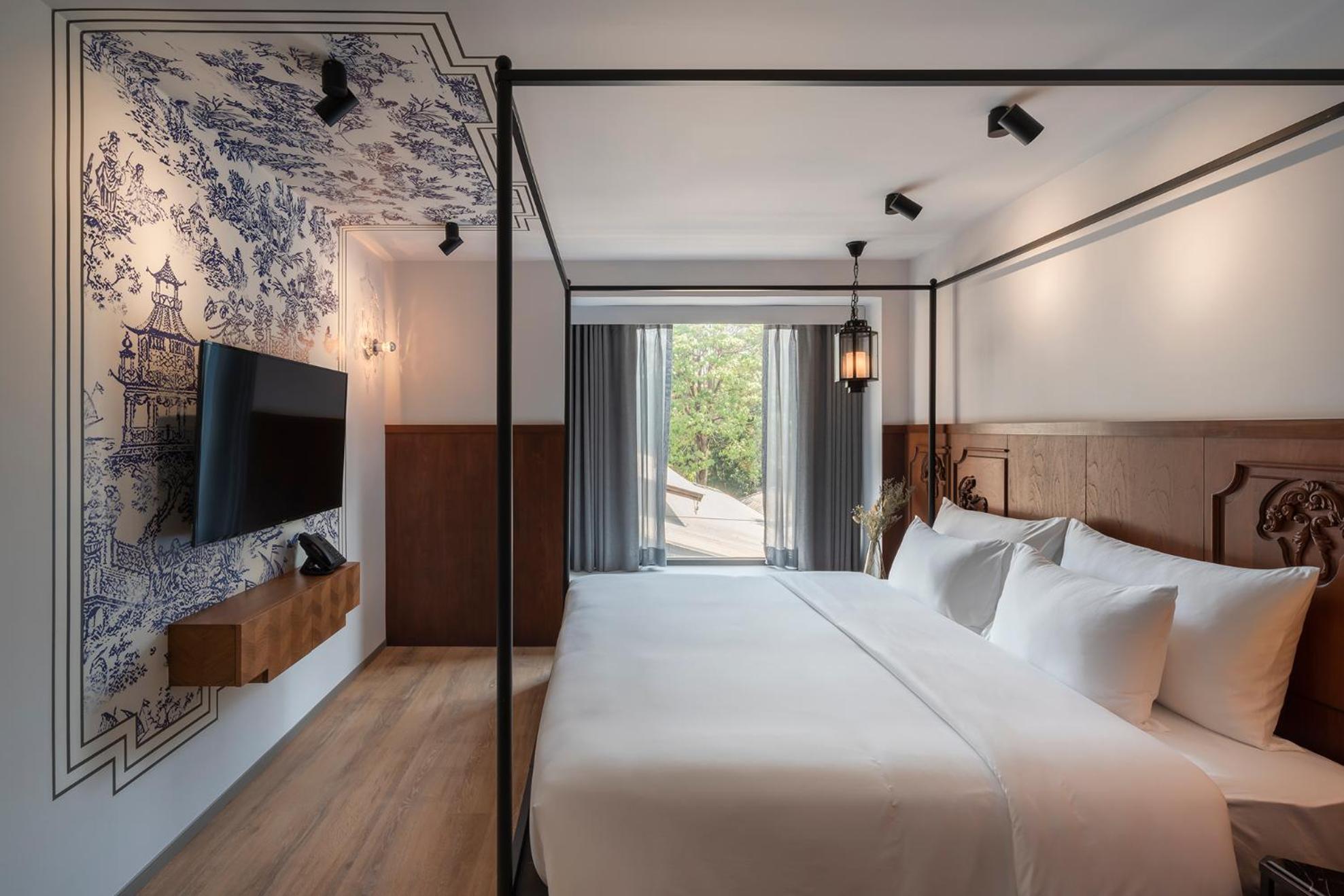 Deluxe King Room photo 1