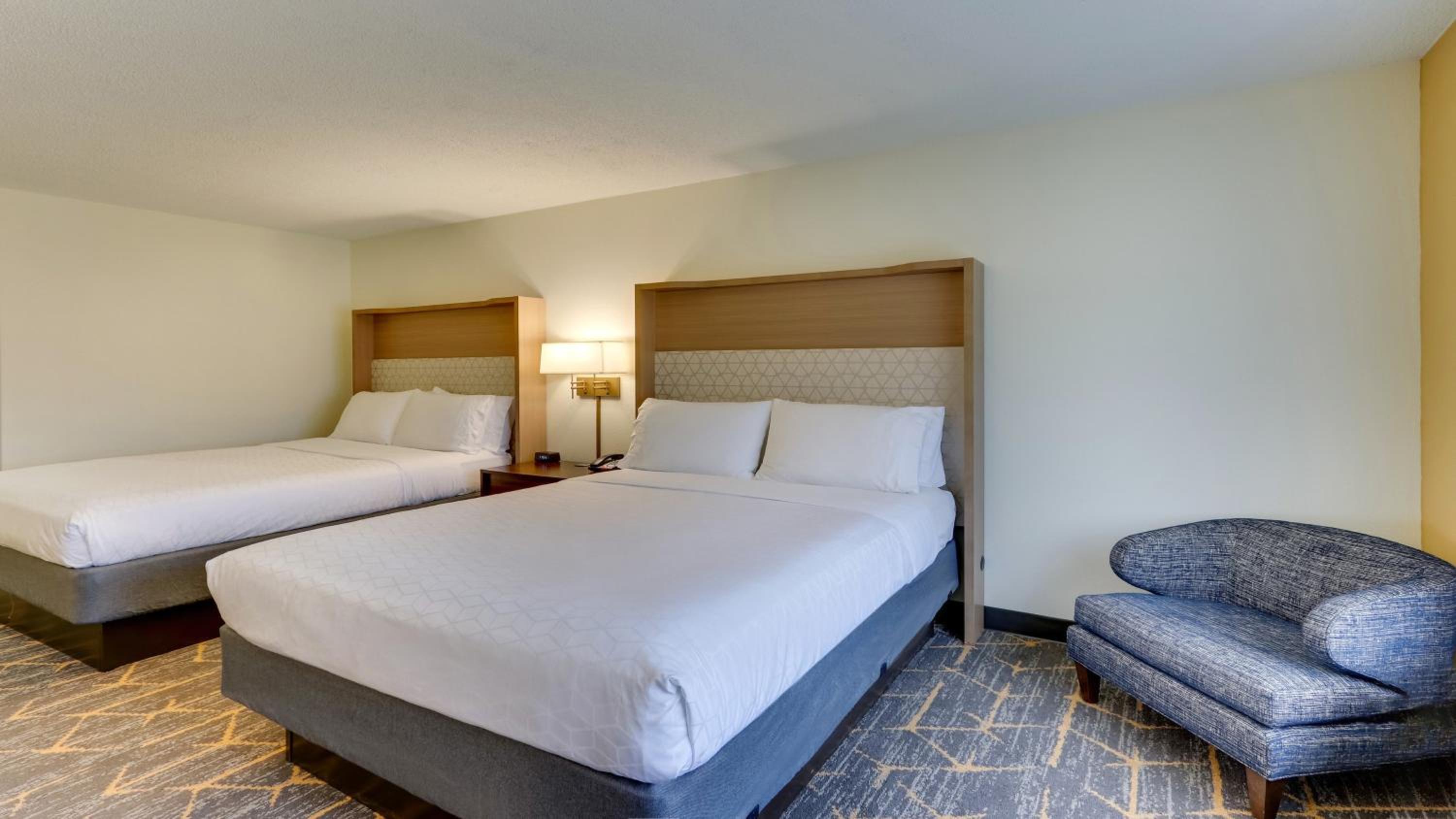 Standard Queen Room with Two Queen Beds - Pet Friendly - Photo 1