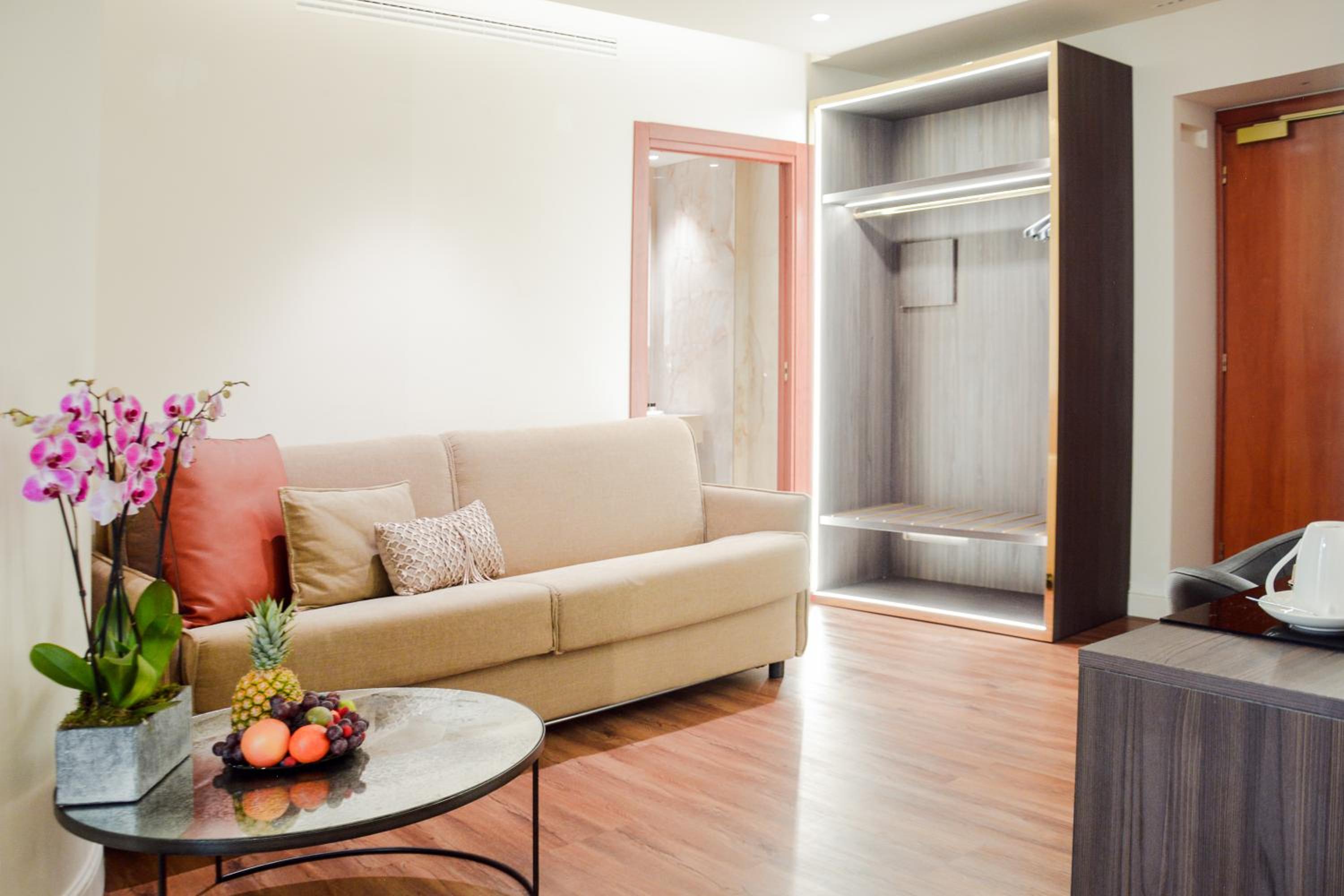 Superior Family Room - Photo 10