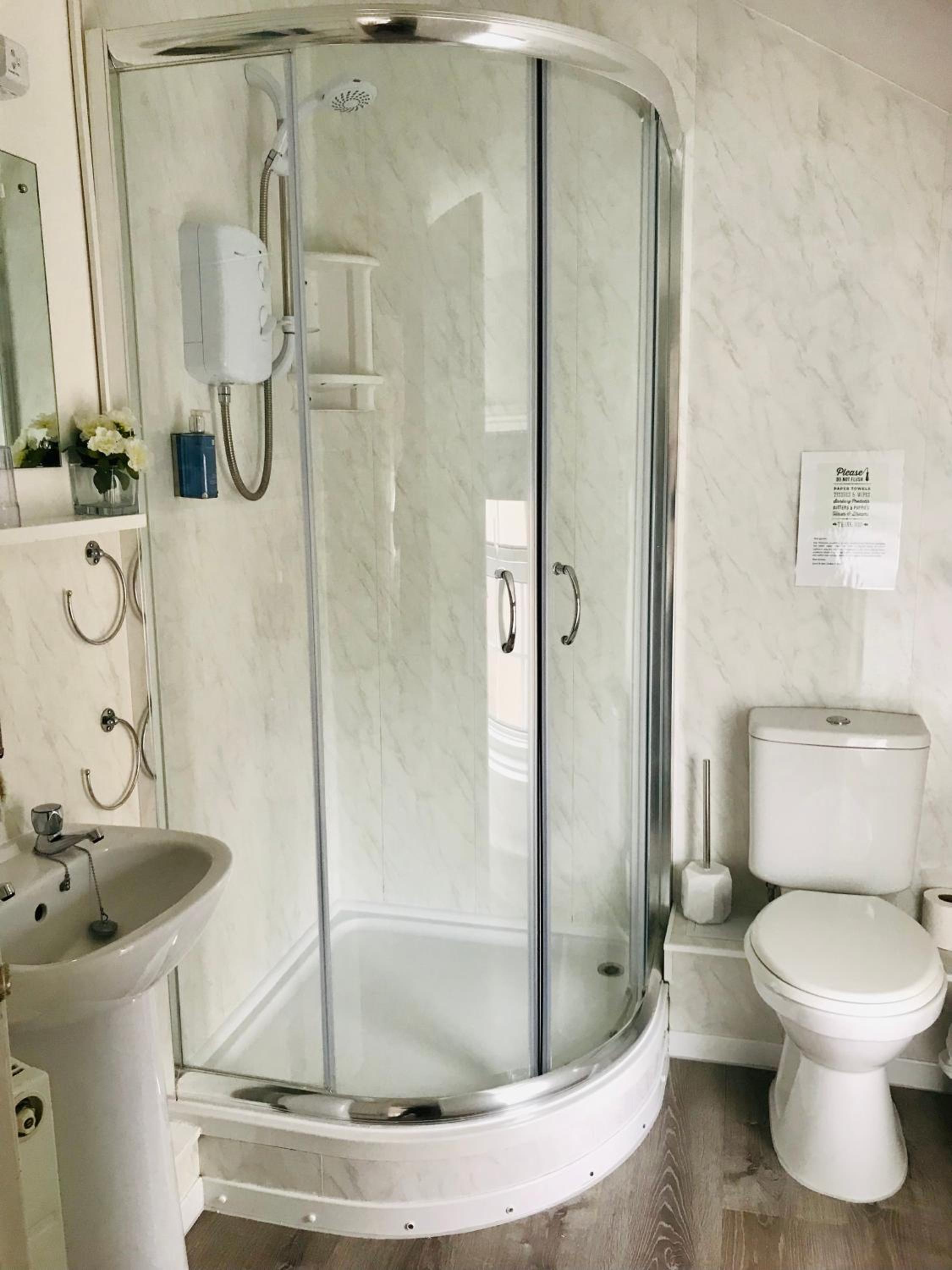 King or Twin Room with Bathroom photo 3