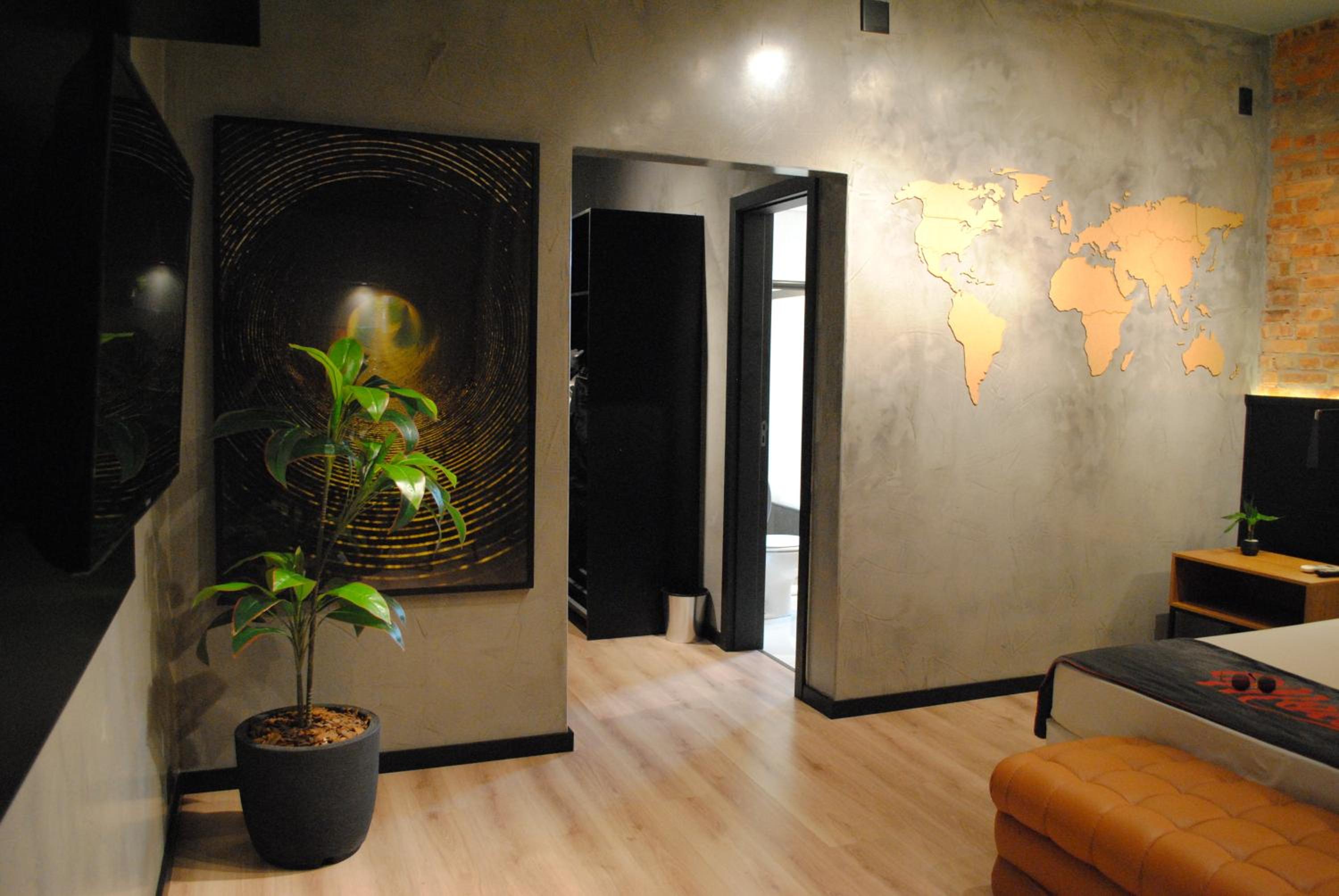 Deluxe King Suite