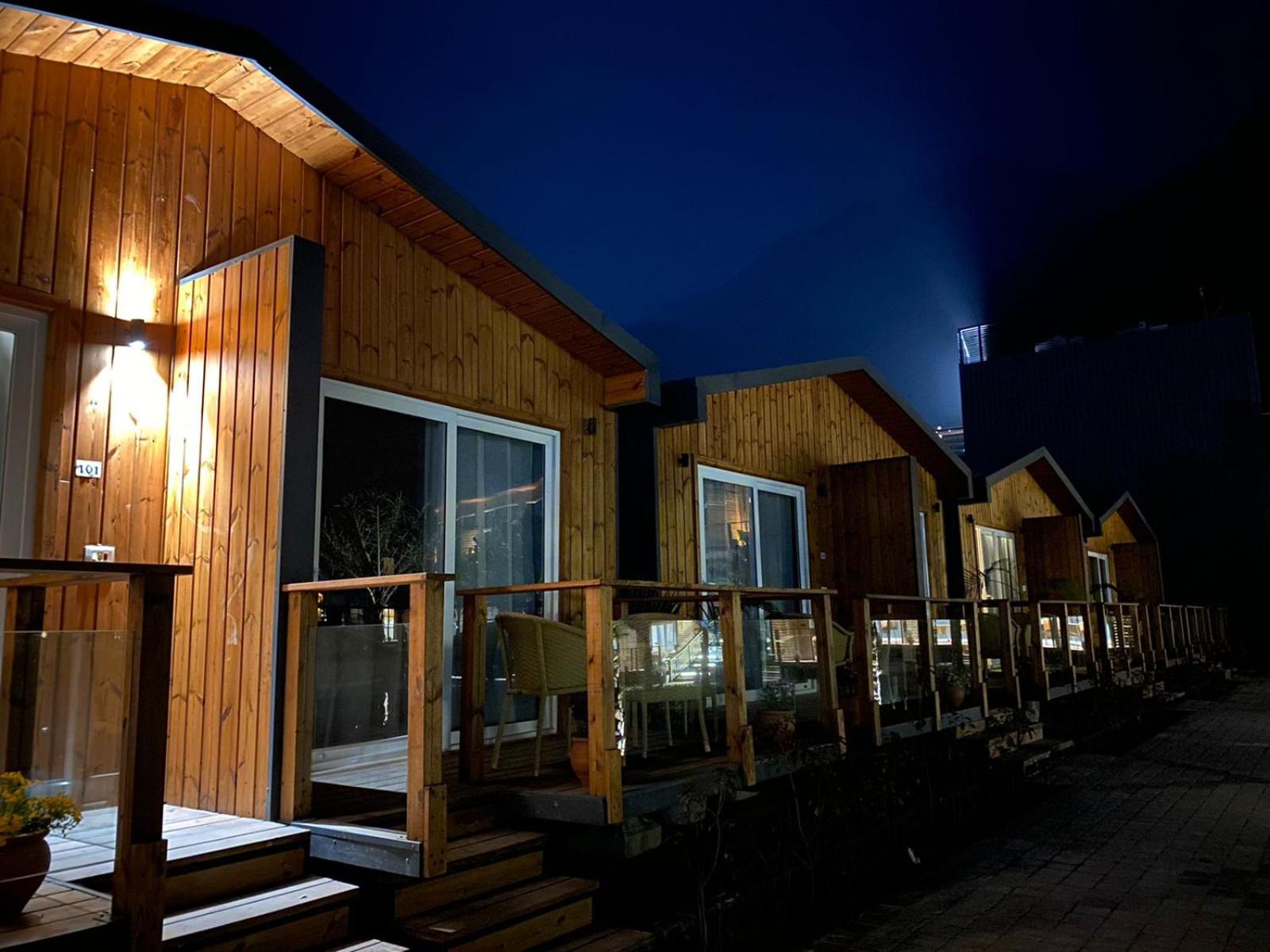 Premium Room With River View - Photo 9