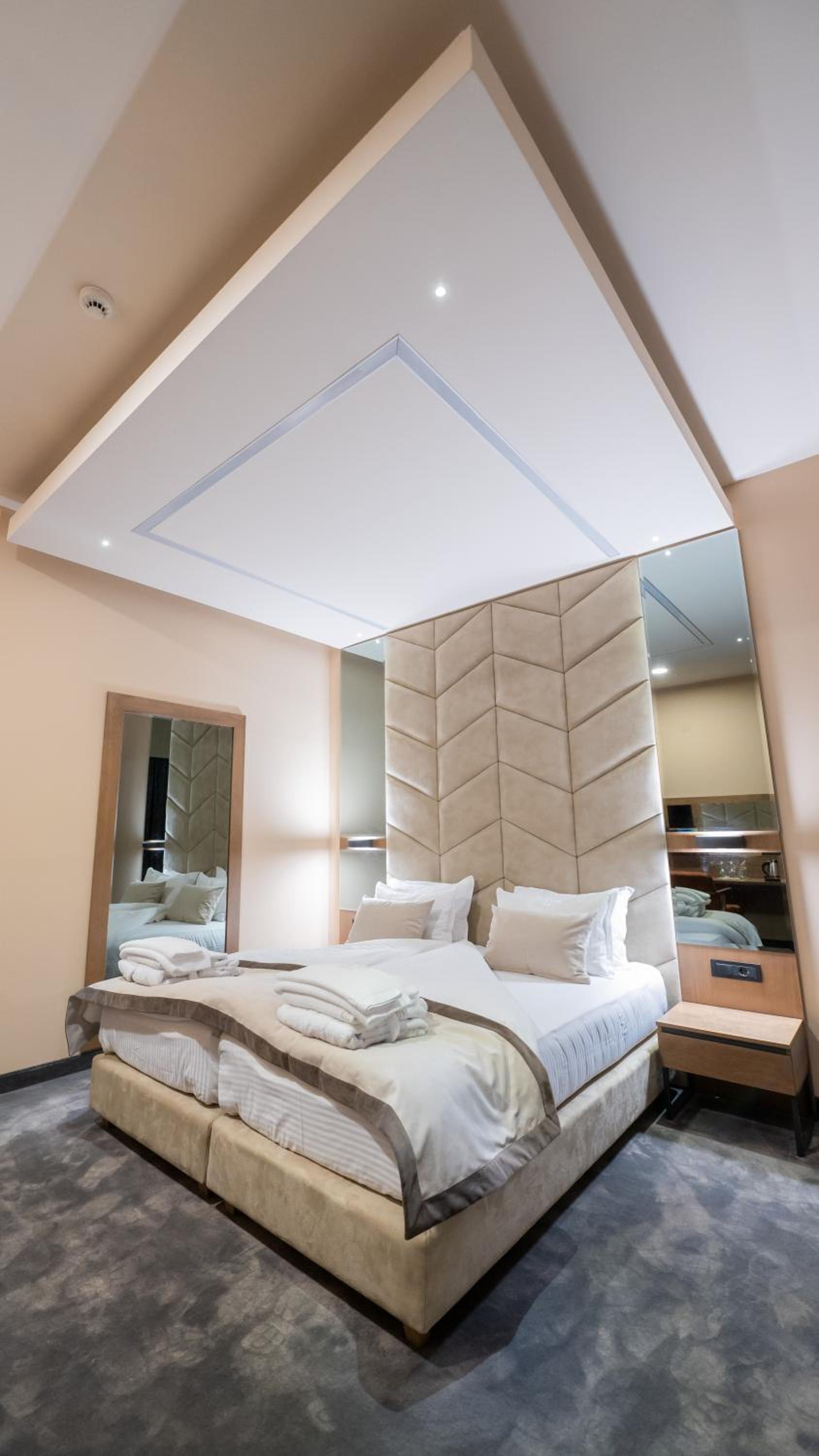 Deluxe Double Room with Balcony photo 1