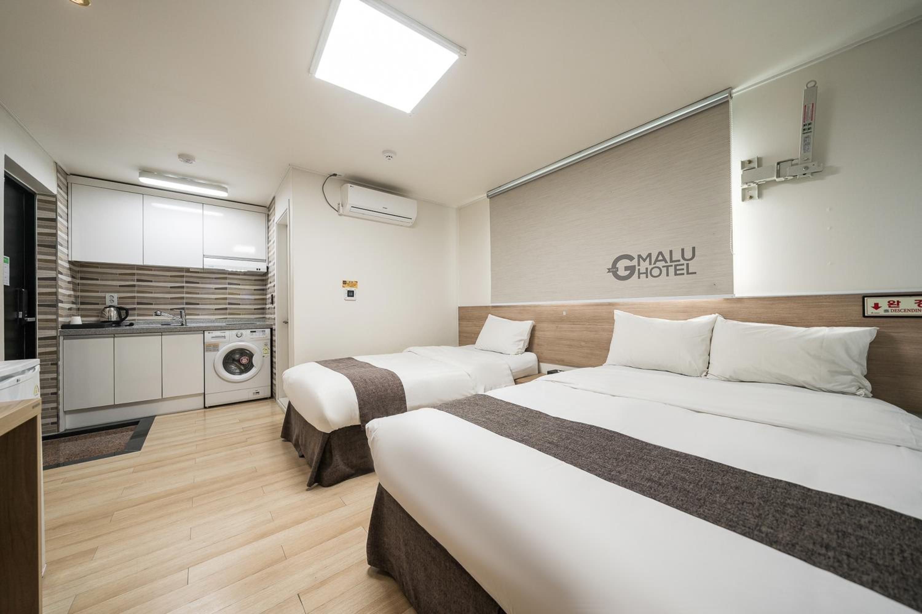 Residence Family Twin Room photo 1