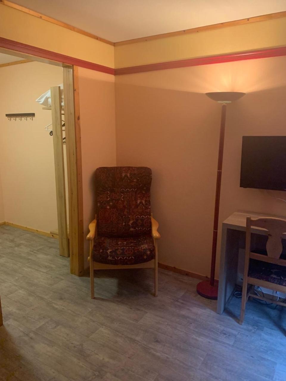 Single Room with Private Bathroom photo 1