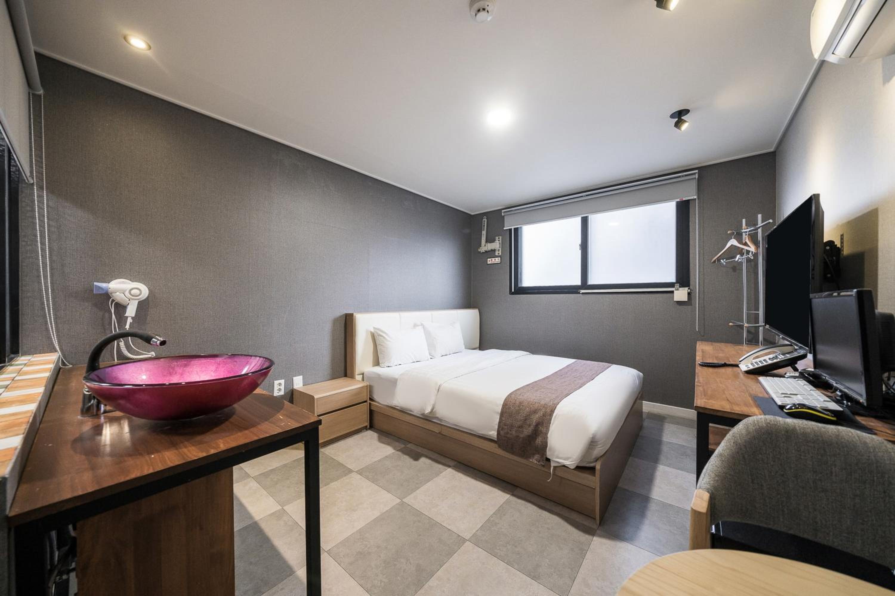 Standard Double Room photo 3
