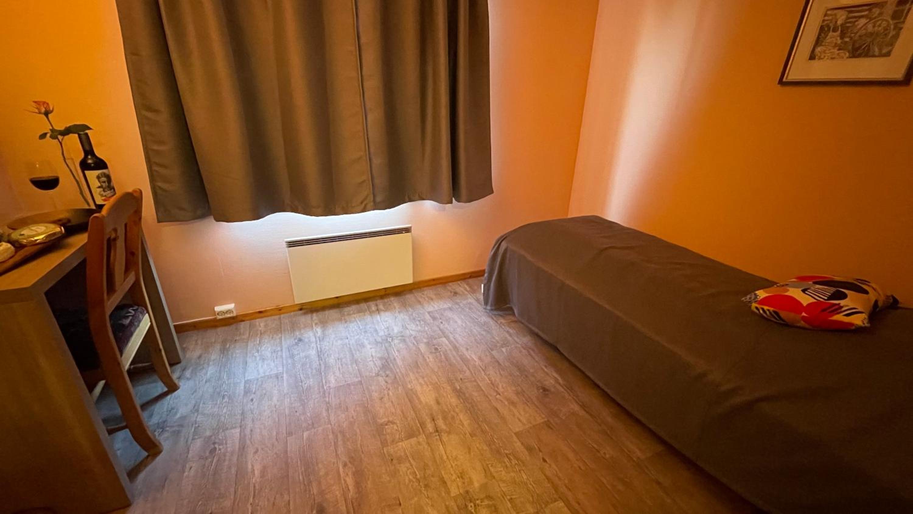 Single Room with Private Bathroom photo 2