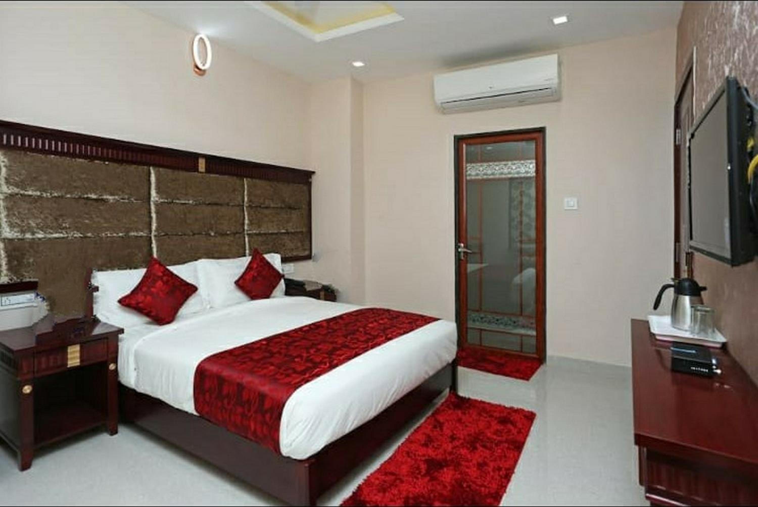 Deluxe Room - Photo 4